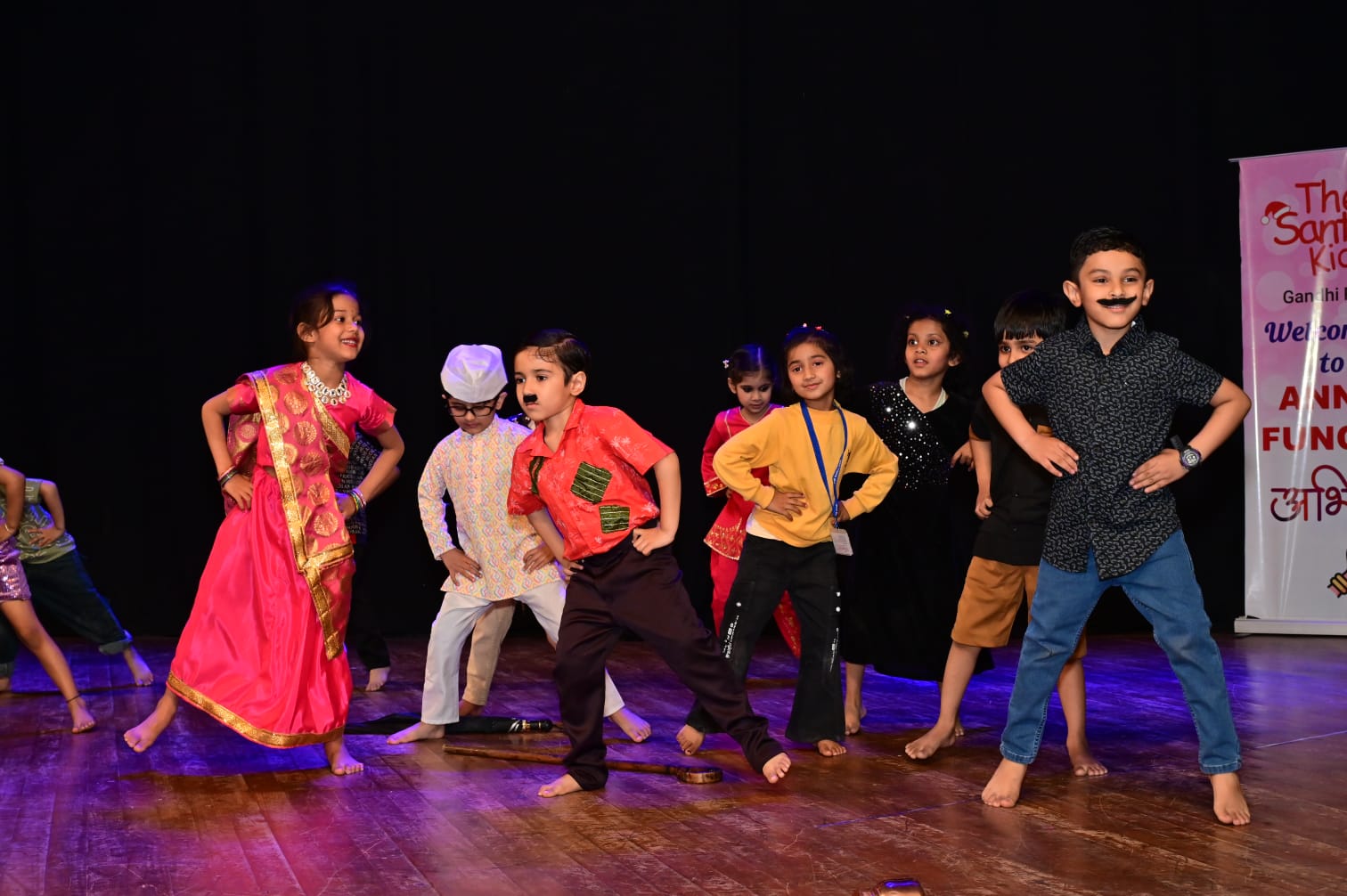 द सांता किड्ज़ के वार्षिक उत्सव में जेठालाल और बापूजी का मस्तीभरा अंदाज़