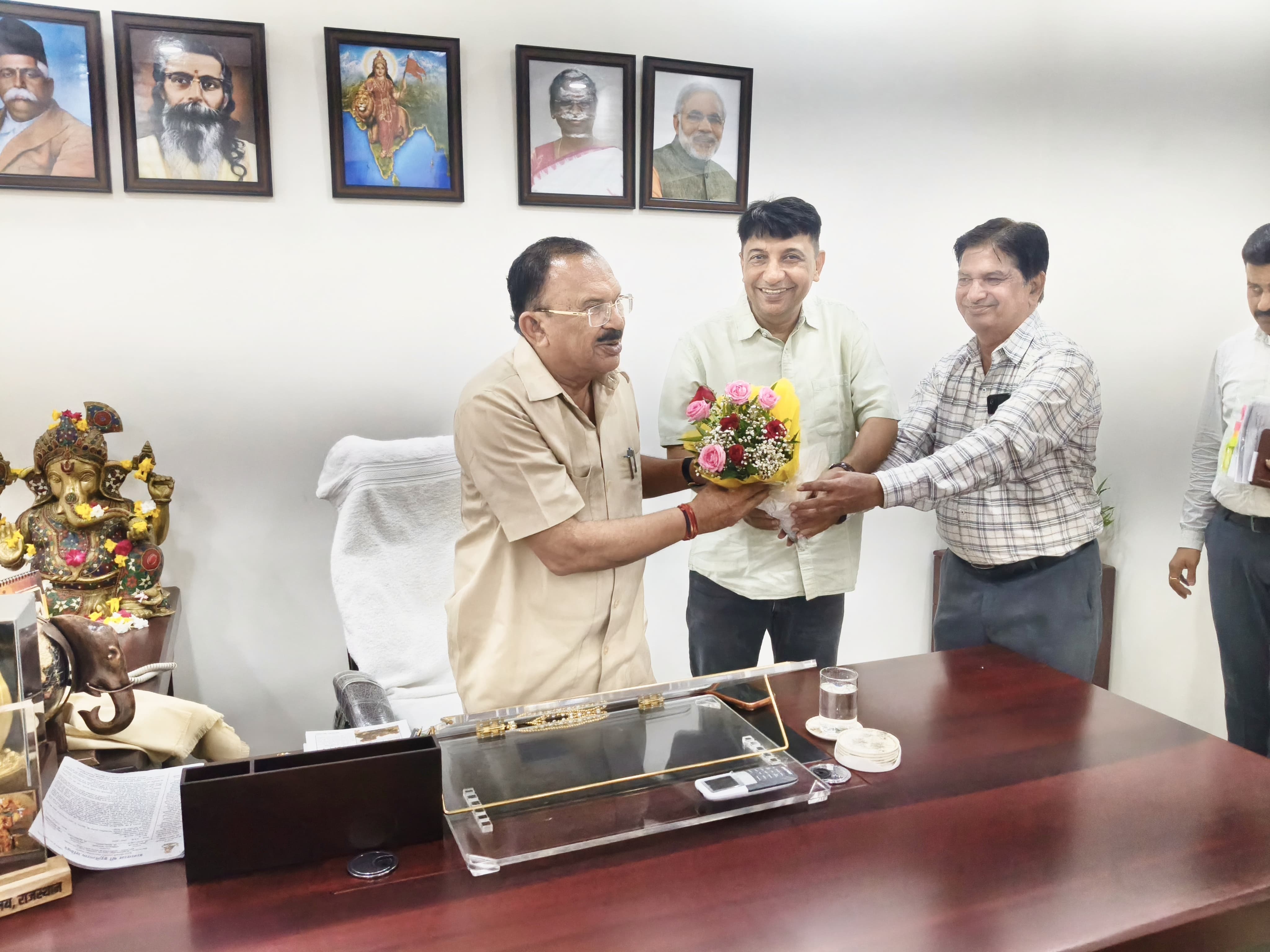 विधानसभा अध्यक्ष से शिक्षकों की समस्याओं के‌ निराकरण की गुहार