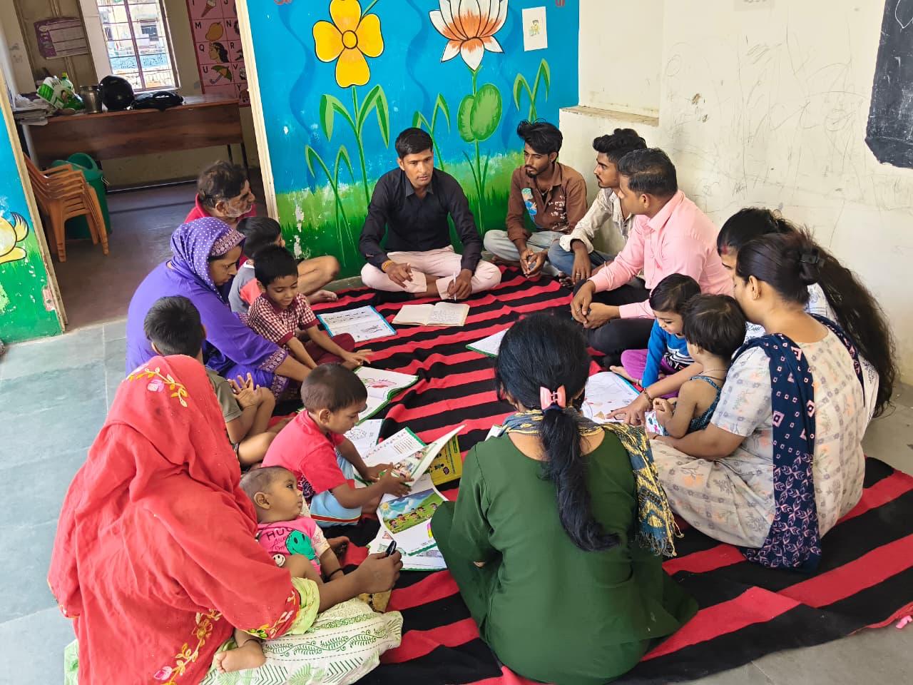 अभिभावक-आंगनबाड़ी कार्यकर्ता बैठक (PAM) में पिताओं की सहभागिता पर विशेष जोर