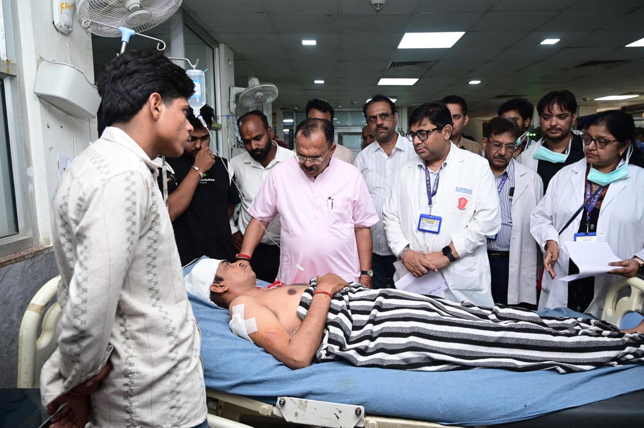 पुष्कर घाटी बस हादसा- विधानसभा अध्यक्ष ने अस्पताल पहुंचकर घायलों से की मुलाकात, राहत एवं उपचार के दिए निर्देश