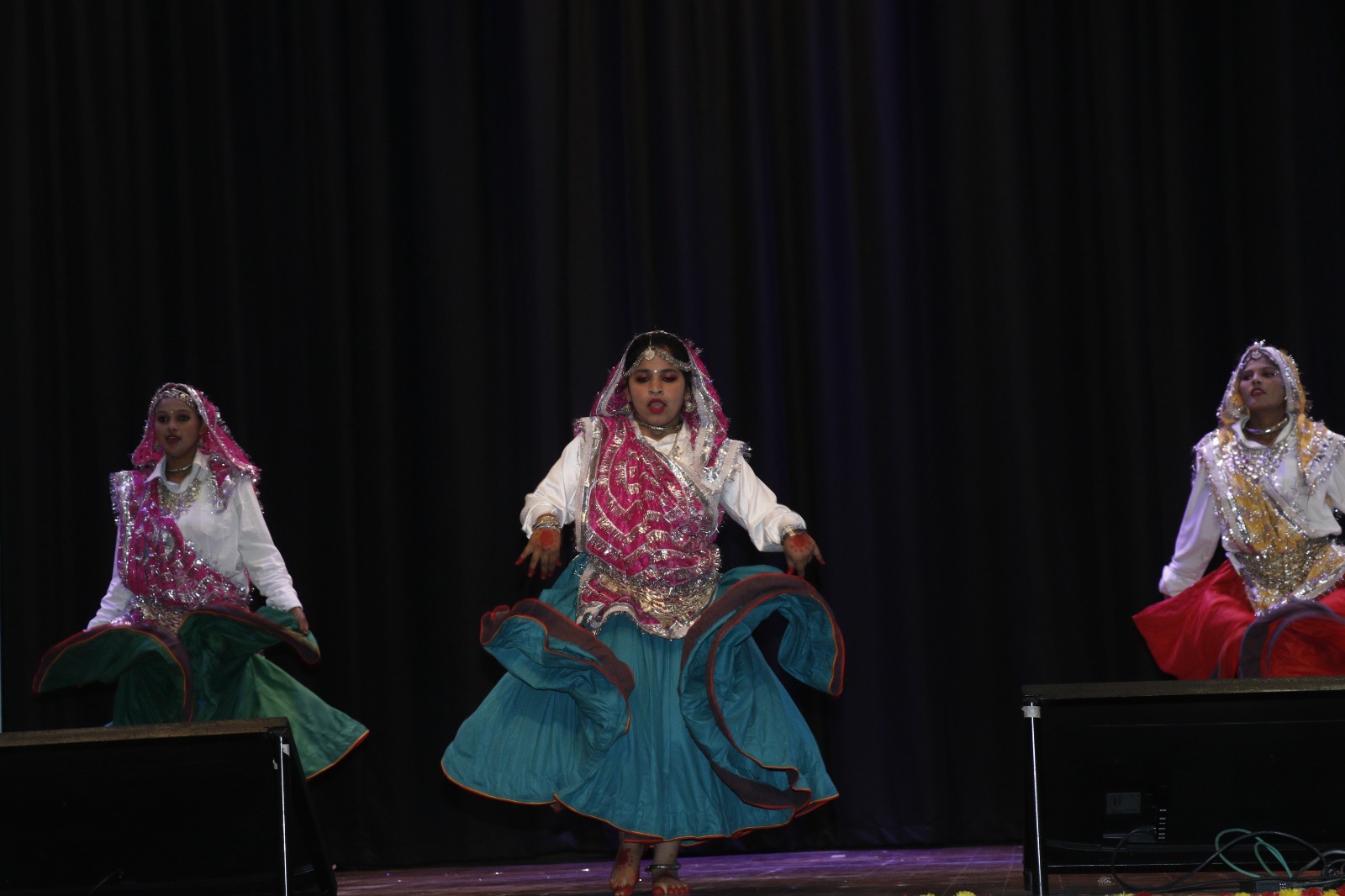 पश्चिम मध्य क्षेत्रीय युवमहोत्सव 2025  प्रतिभा और परंपरा का संगम विभिन्न राज्यो के दलो ने समूह नृत्य से बाँधा समा