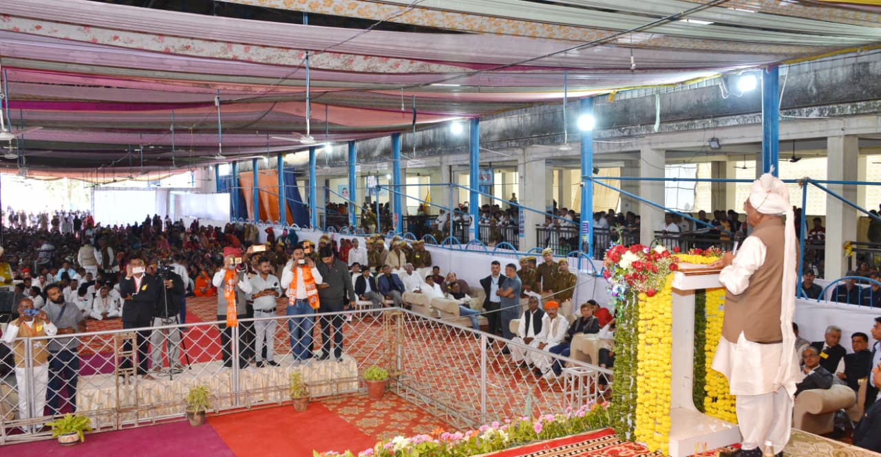 राज्यपाल बागडे ने राजगढ़ स्थित भैरव धाम पहुंचकर की वहां पूजा अर्चना