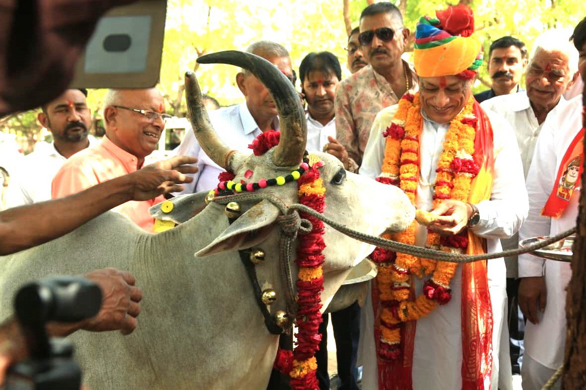 पशुपालन मंत्री कुमावत ने सादगी एवं गरिमामय वातावरण में मनाया जन्मदिवस