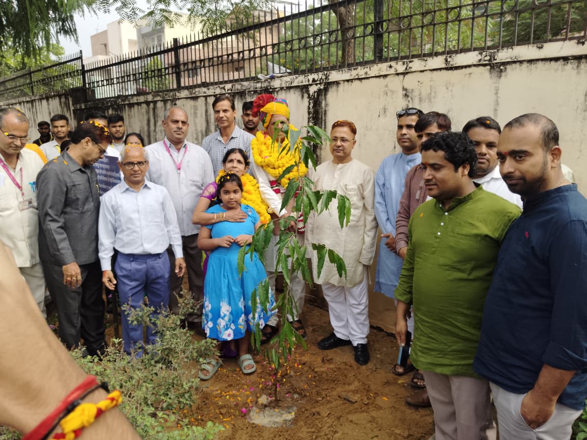 गुरु का गौरव, करुणा का आलोक  प्रो. वाई. एस. रमेश की प्रेरणादायी जीवनयात्रा संस्कृत के साधक, शिक्षा के संन्यासी 38 वर्षों की अविराम साधना का अमर अध्याय