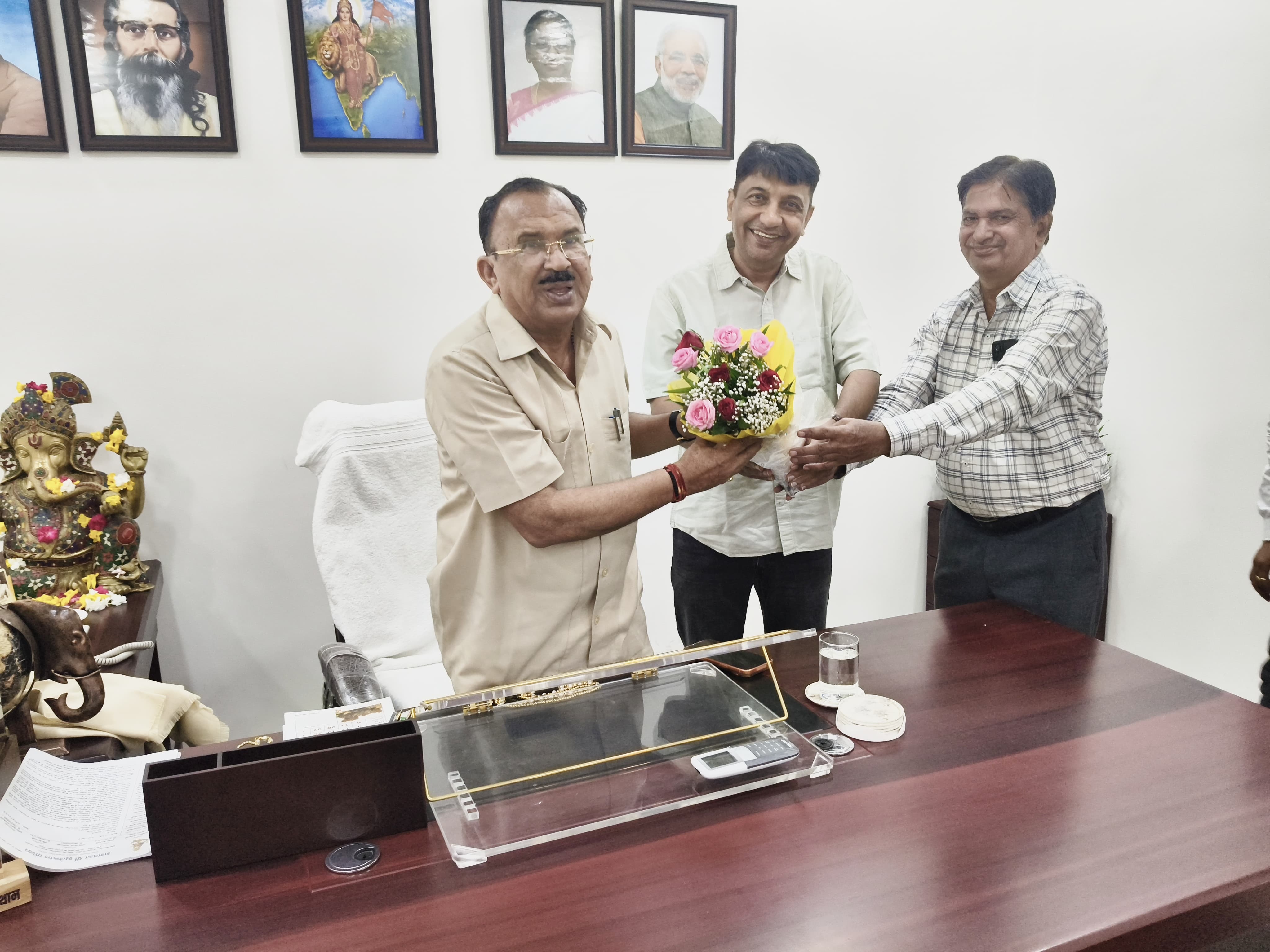 विधानसभा अध्यक्ष से शिक्षकों की समस्याओं के‌ निराकरण की गुहार