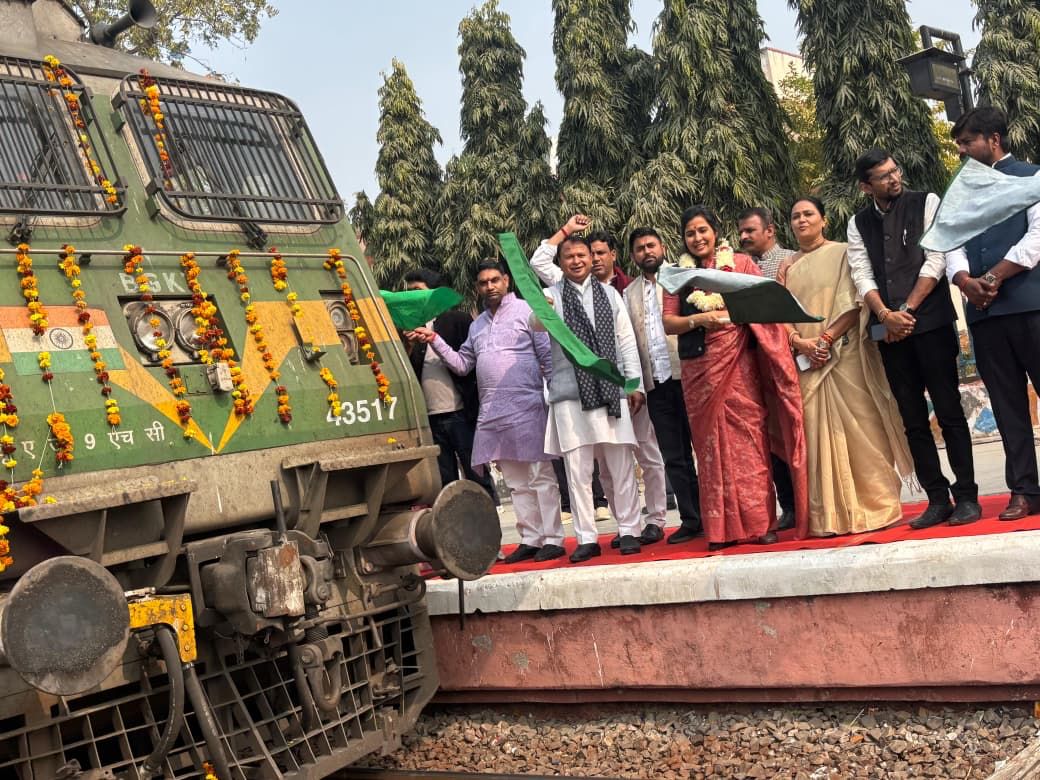 वरिष्ठ नागरिक तीर्थ यात्रा योजना  1002 वरिष्ठजनों को लेकर विशेष ट्रेन जगन्नाथ पुरी के लिए हुए रवाना