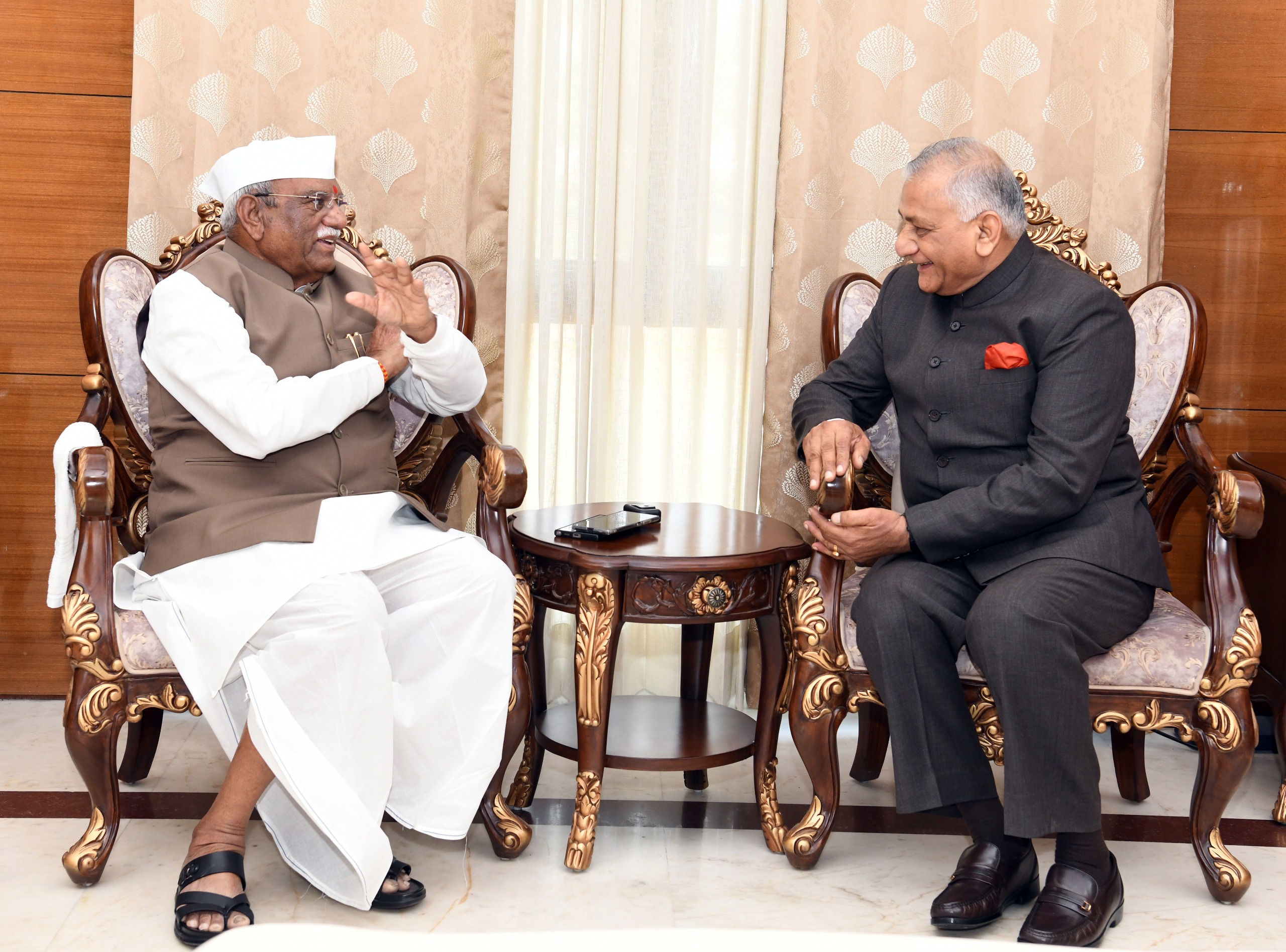 राज्यपाल बागडे से मिजोरम के राज्यपाल विजय कुमार सिंह की शिष्टाचार भेंट, विभिन्न मुद्दों पर चर्चा