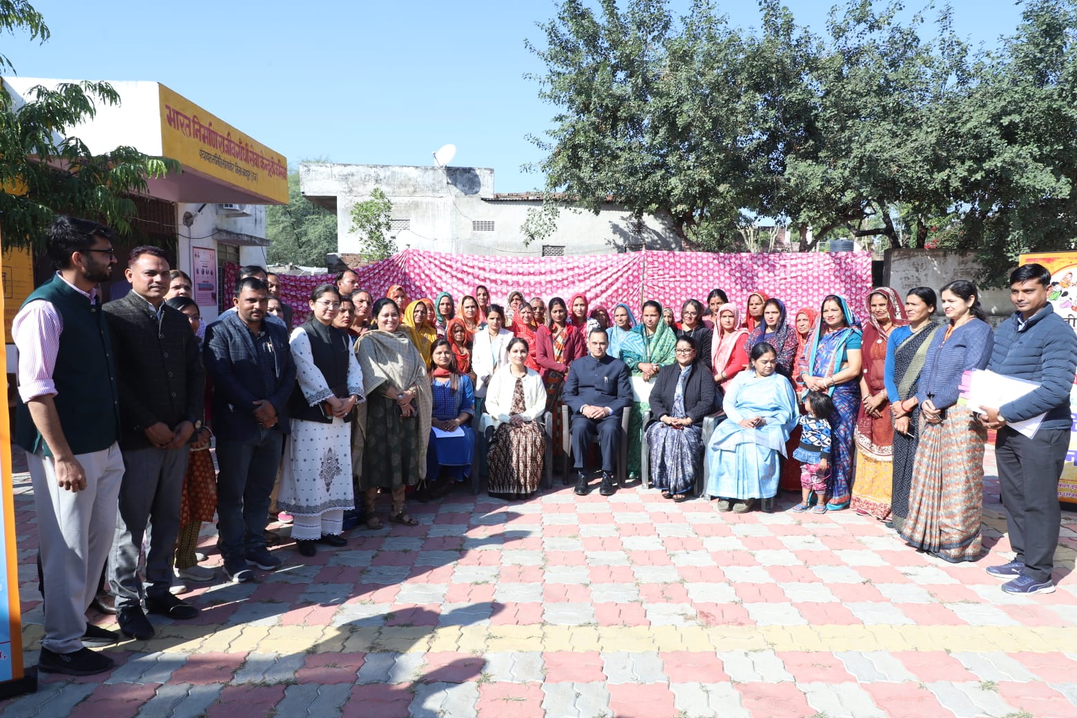 मुख्य सचिव ने किया राजीविका विकास क्लस्टर लेवल फेडरेशन का अवलोकन राजीविका ग्रामीण उद्यमिता का सशक्त मॉडल - वी. श्रीनिवास