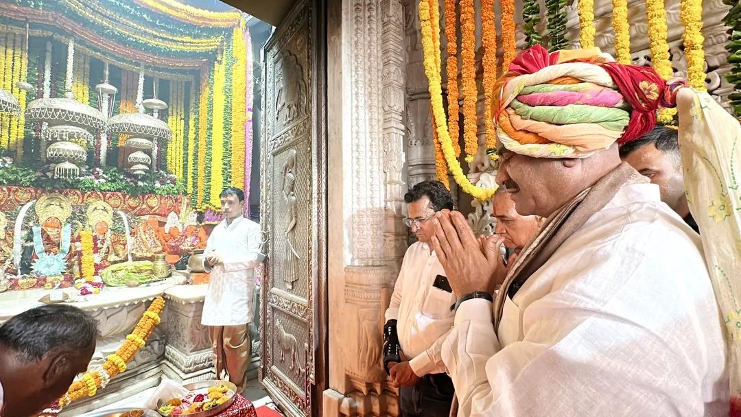 लोकसभा अध्यक्ष ने किए जोगणिया माता के दर्शन, विवाह सम्मेलन में नवदम्पत्तियों को दिया आशीर्वाद