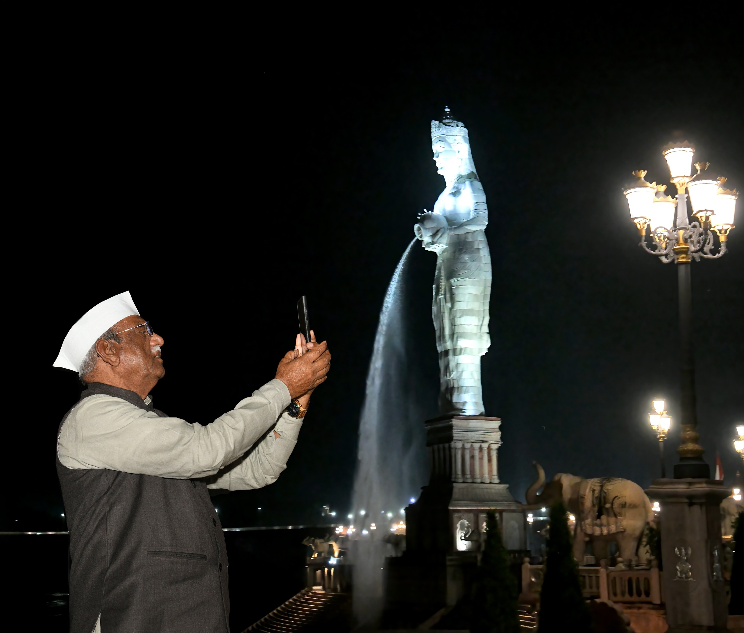 राज्यपाल ने चंबल रिवर फ्रंट का अवलोकन किया, निर्माण कार्य देखे