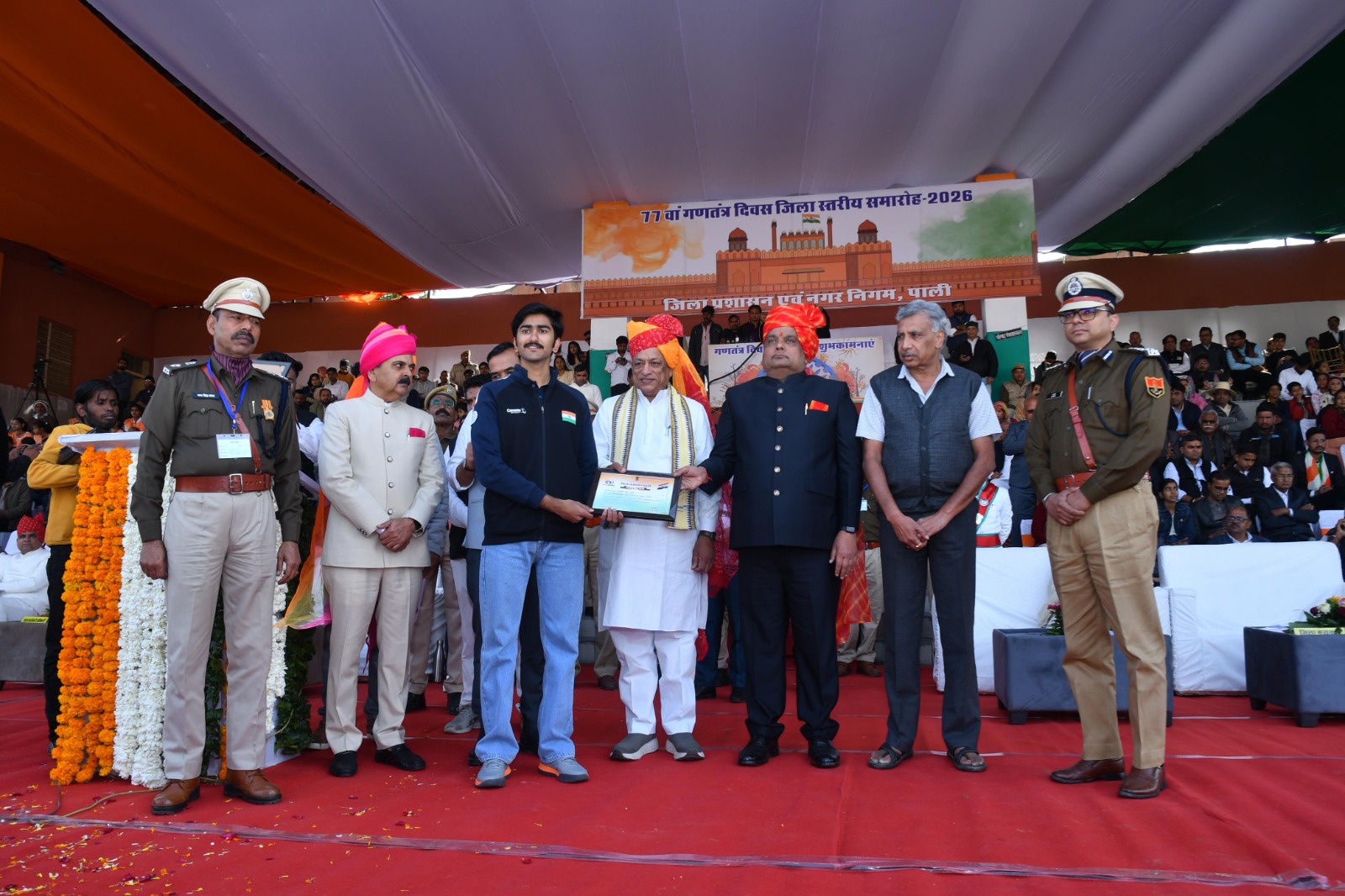 पाली में कैबिनेट मंत्री जोराराम कुमावत ने राष्ट्रीय ध्वज फहराया