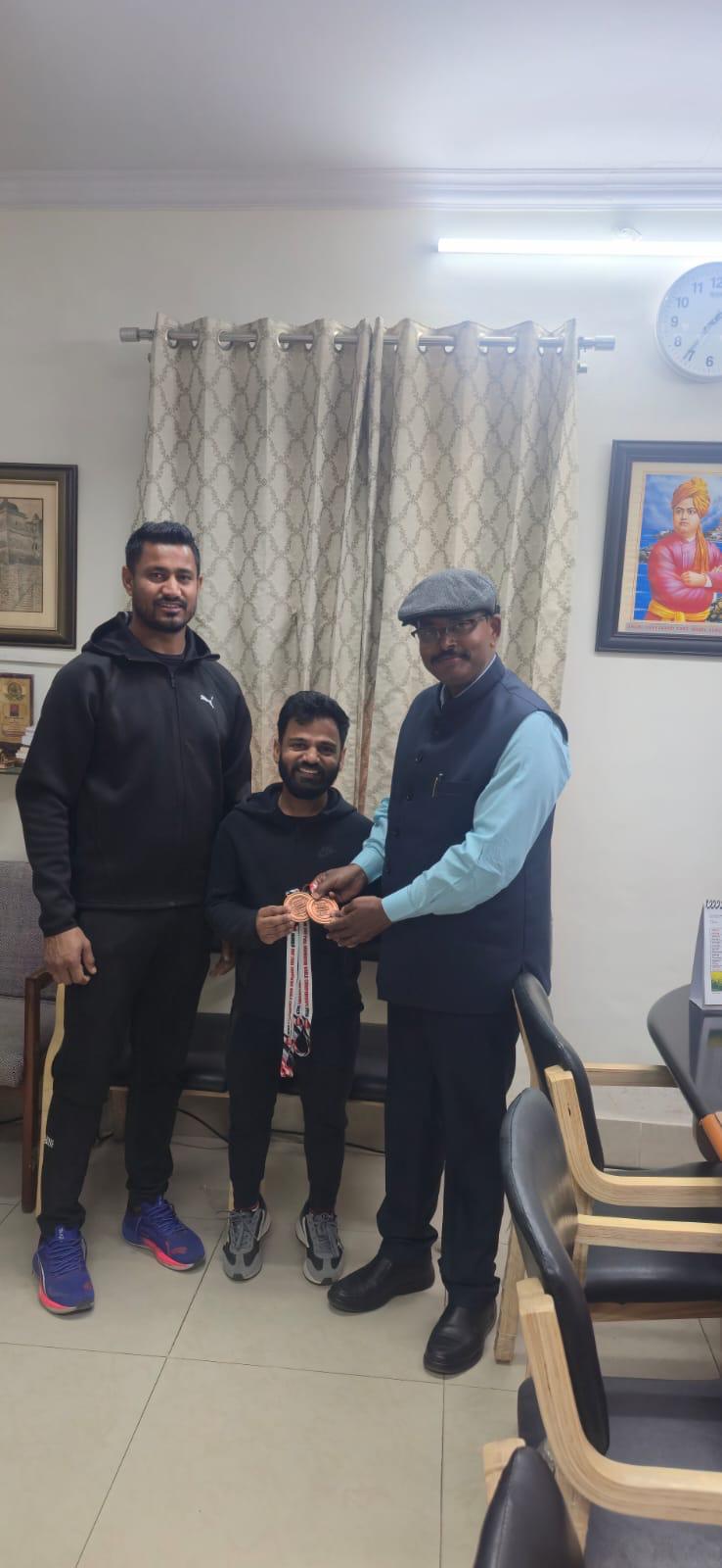 पैरा खिलाड़ियों ने की स्कूल शिक्षा शासन सचिव से मुलाकात