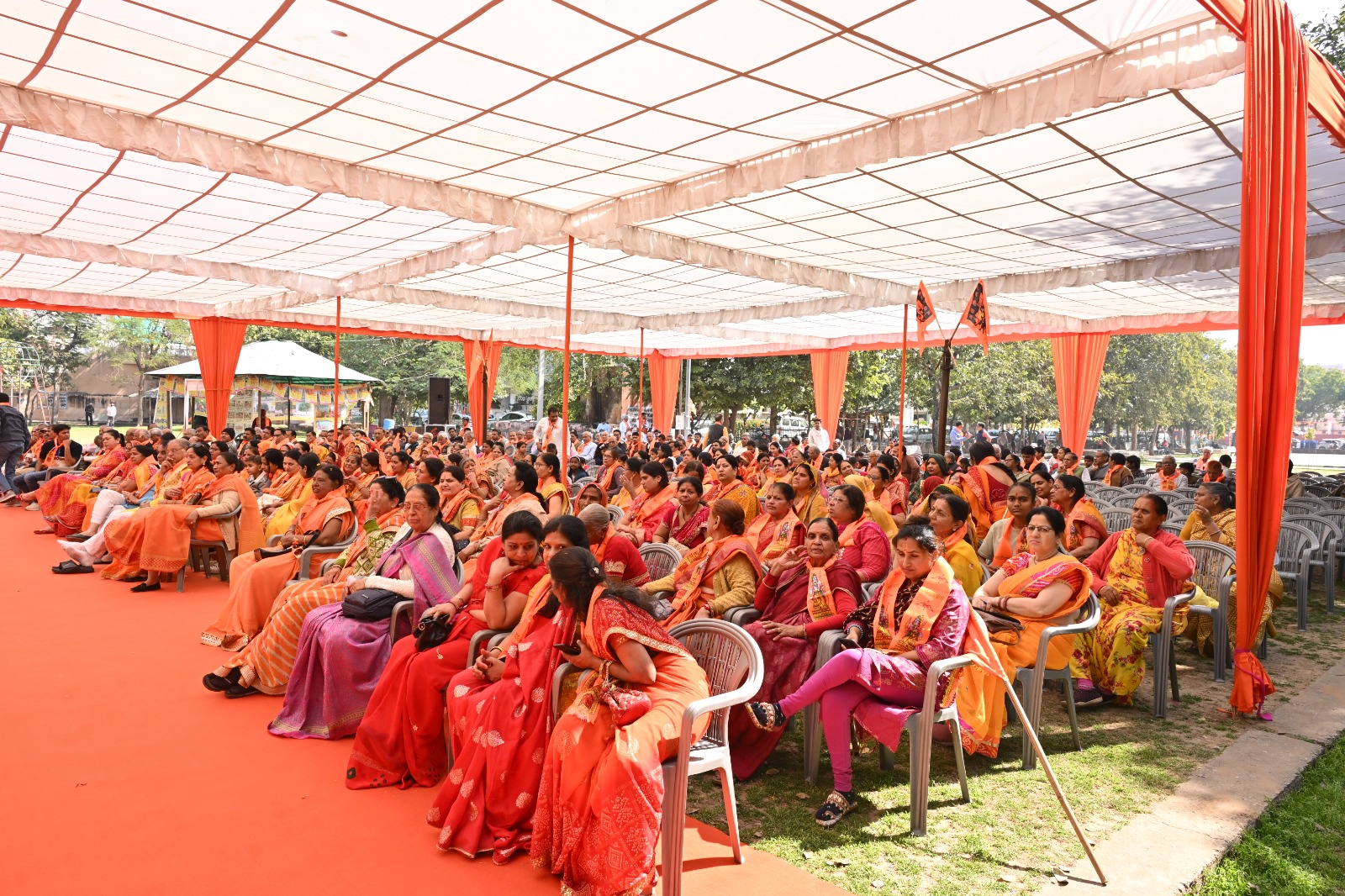 विराट हिन्दू सम्मेलन में पर्यावरण सेवक, गौसेवक व वीर सैनिक परिवार सम्मानित