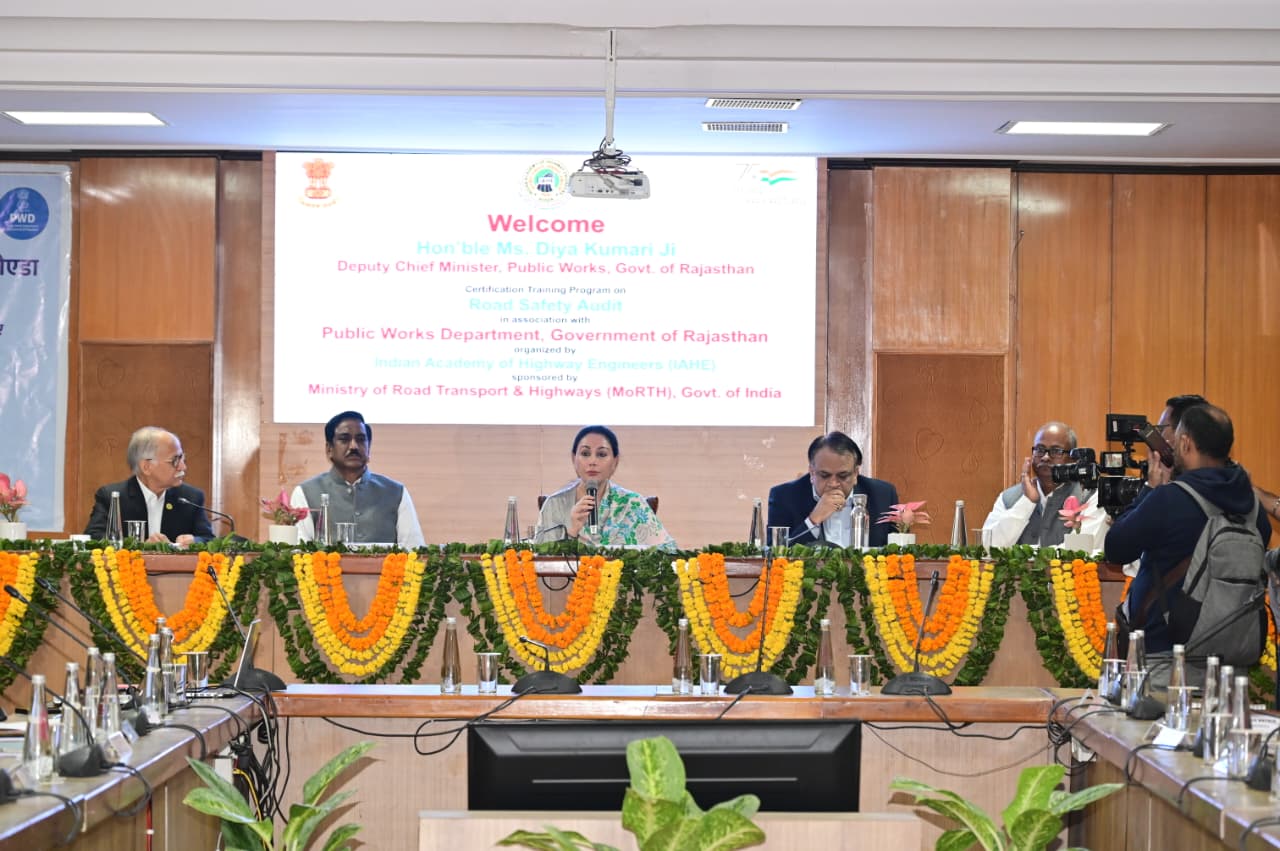 सड़क बनाना ही पर्याप्त नहीं, आमजन को सुरक्षित सड़क मार्ग उपलब्ध करवाना भी हमारी जिम्मेदारी- उपमुख्यमंत्री, दिया कुमारी