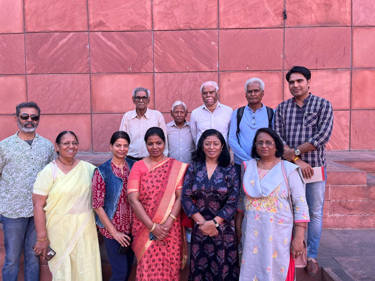 सृष्टि आर्ट ग्रुप ने मनाया होली स्नेह मिलन