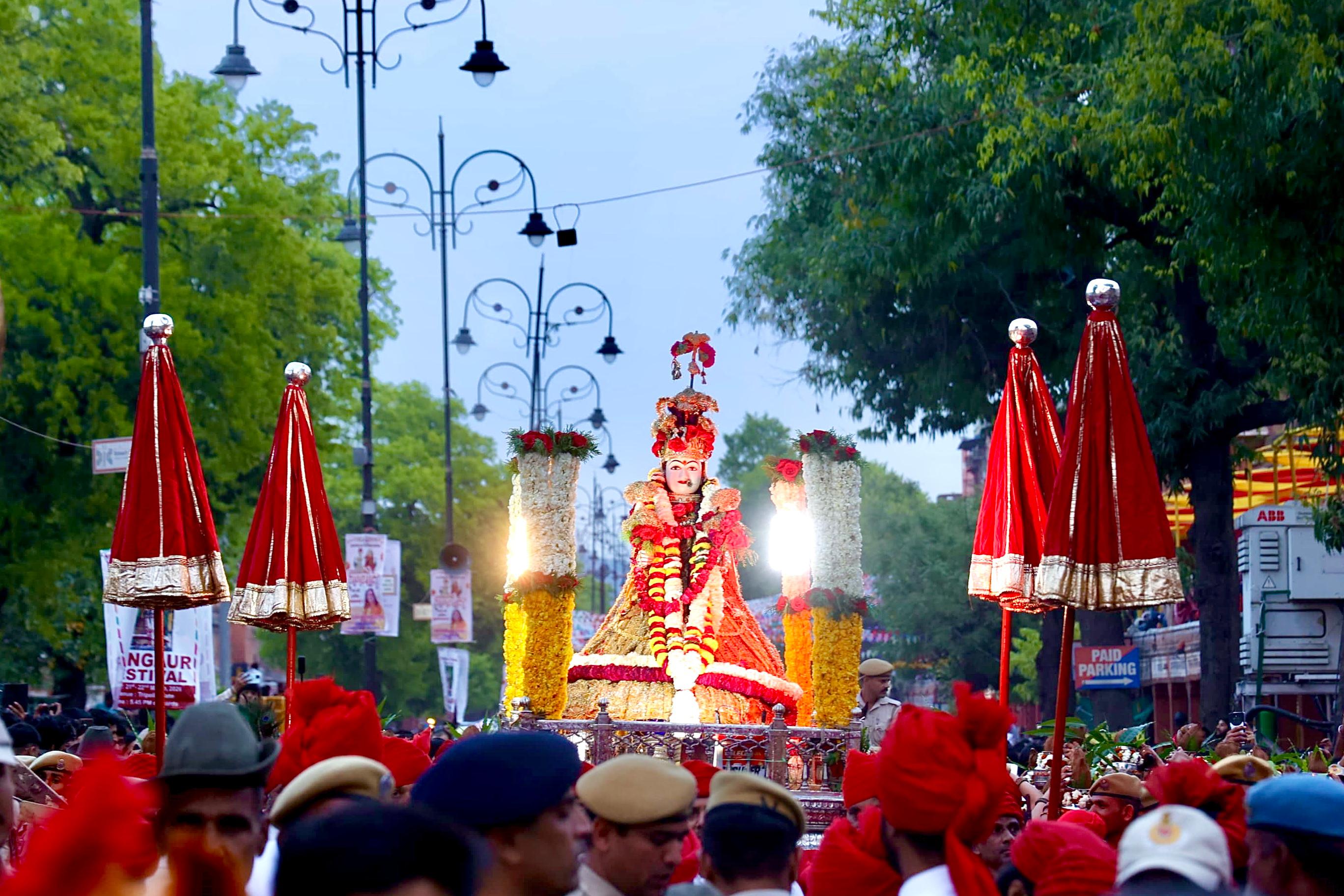 जयपुर में गणगौर की शाही सवारी ने रचा वैभव का इतिहास, रविवार को निकलेगी बूढ़ी गणगौर