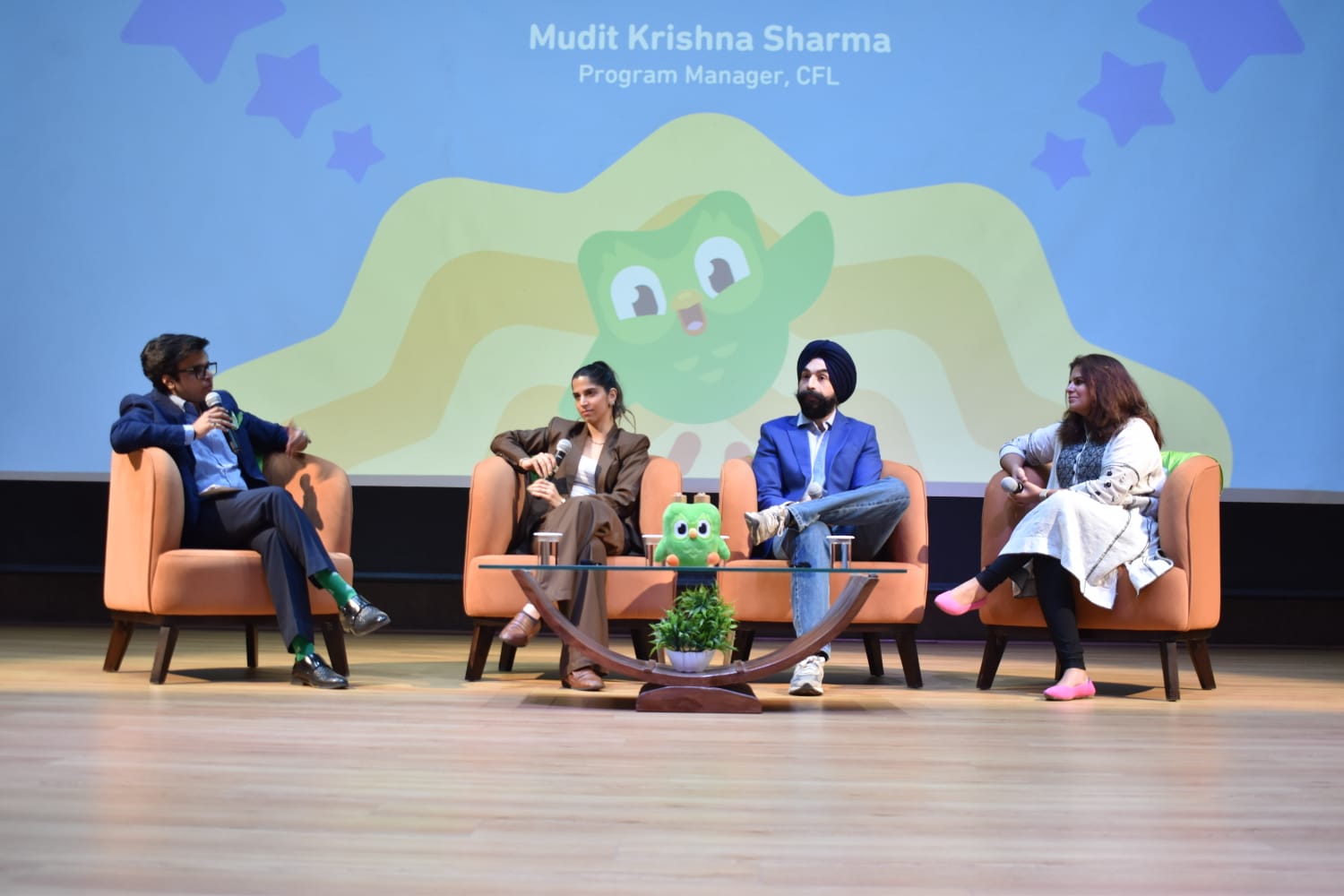अंग्रेजी के हुनर से वैश्विक सपनों तक: जेईसीआरसी यूनिवर्सिटी में डुओलिंगो इंग्लिश टेस्ट के 10 साल का जश्न