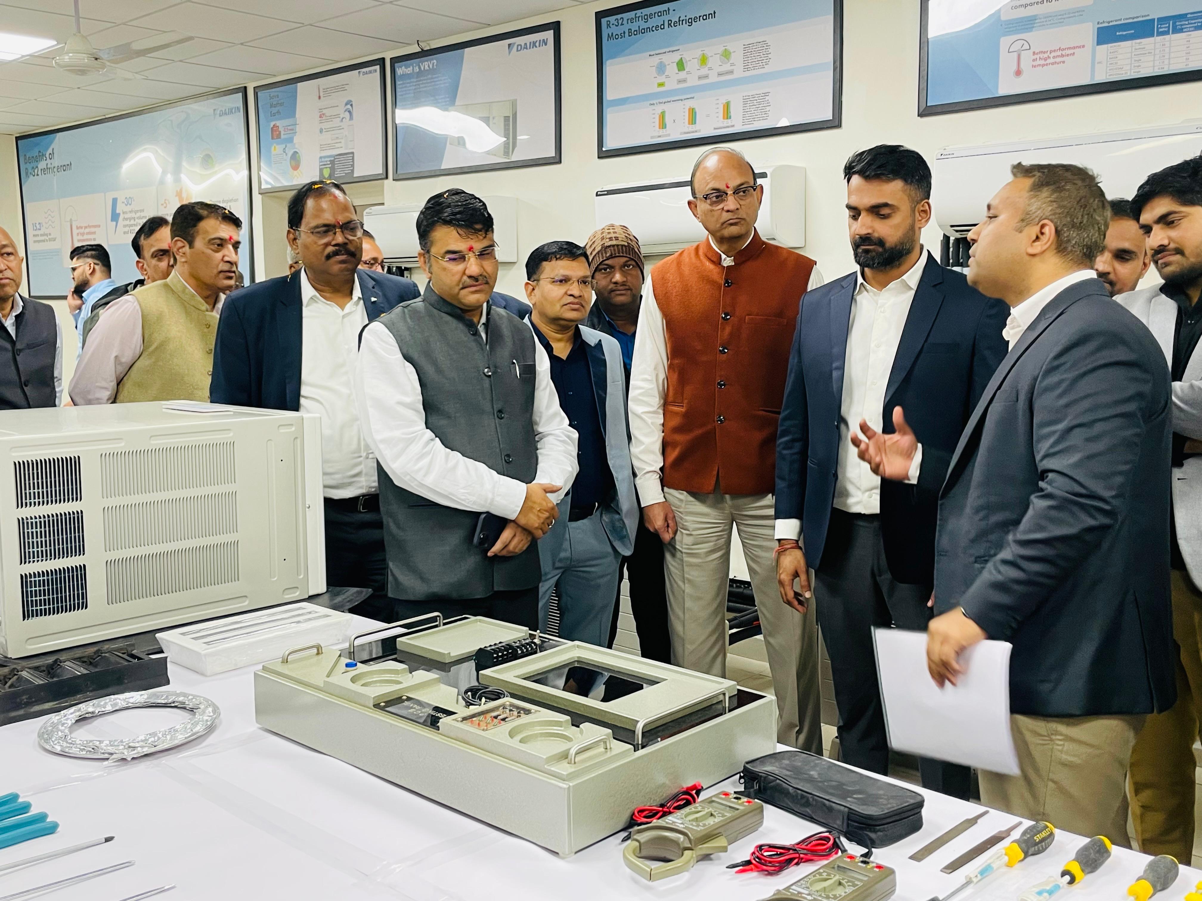 खेतान पॉलिटेक्निक महाविद्यालय में डाइकिन के सेंटर आफ एक्सीलेंस की स्थापना