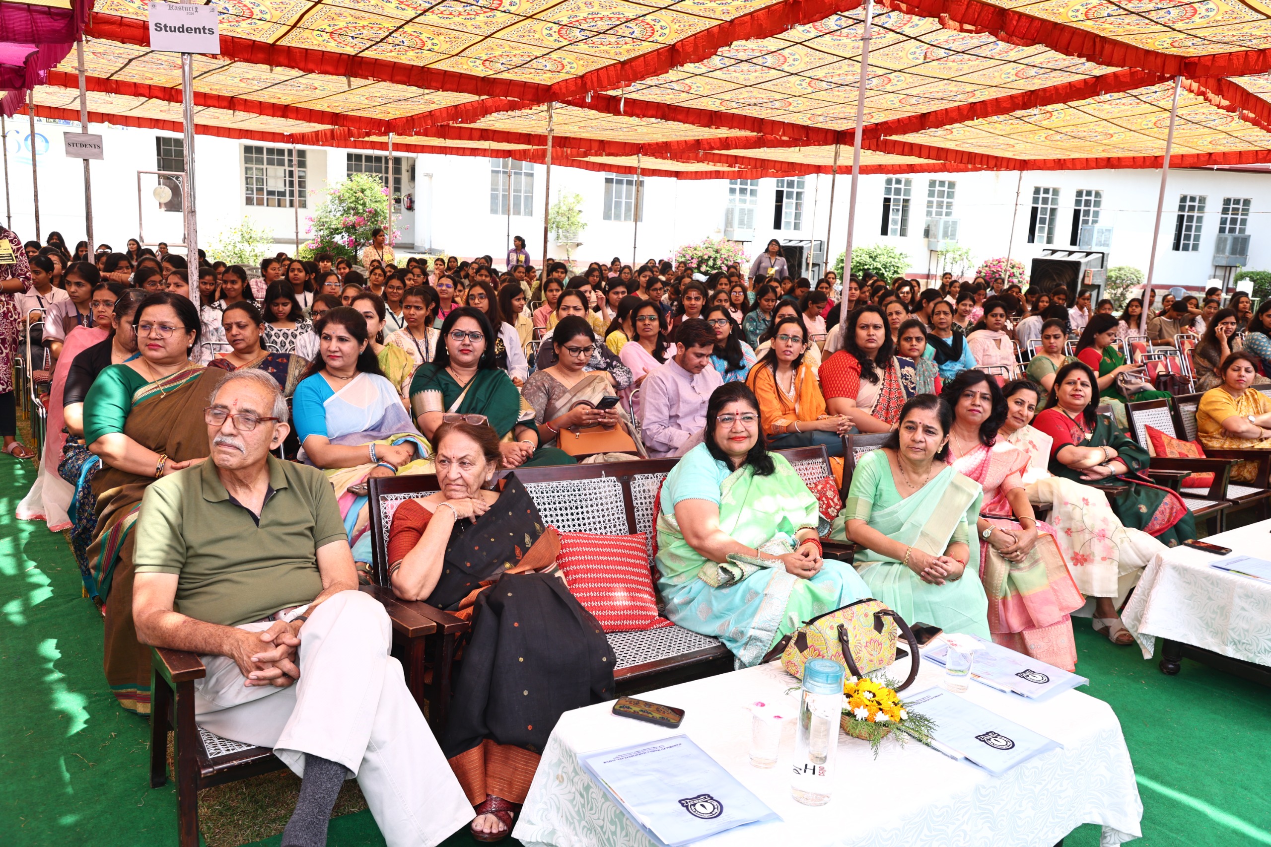 कस्तूरी के पहले दिन कला में ज्ञान और ज्ञान में कला का संगम