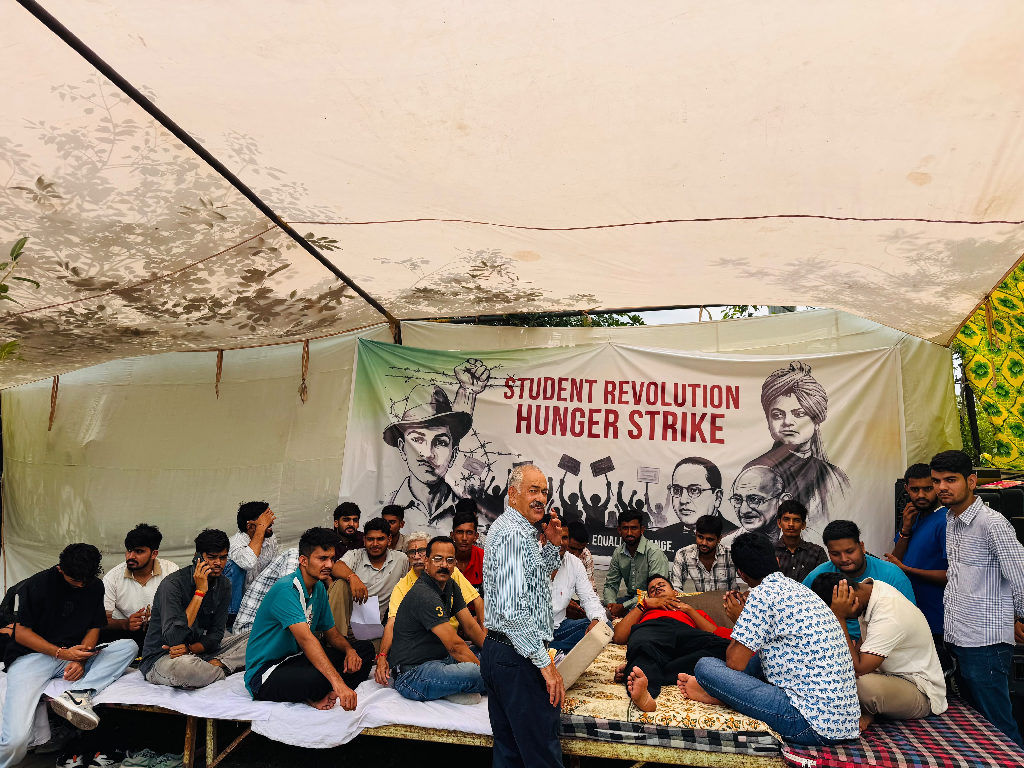 6ठे दिन भी नहीं टूटी आरयू के छात्र नेता शुभम रेवाड़ की तपस्या: जब तक लिखित आदेश नहीं, तब तक अन्न का दाना नहीं, मांगे पूरी होने तक जारी रहेगा विरोध