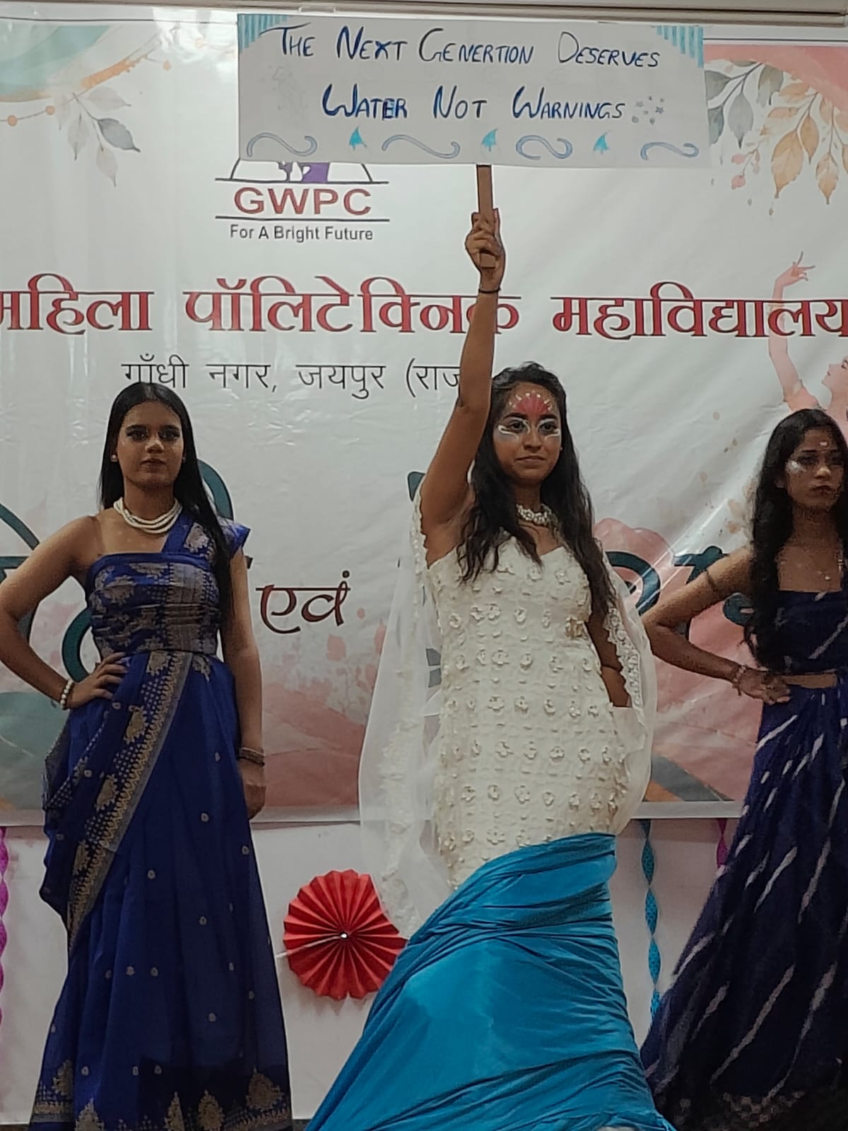आरोही-2026 में छात्राओं ने जमाया रंग; कनक बारी बनीं मिस फ्रेशर