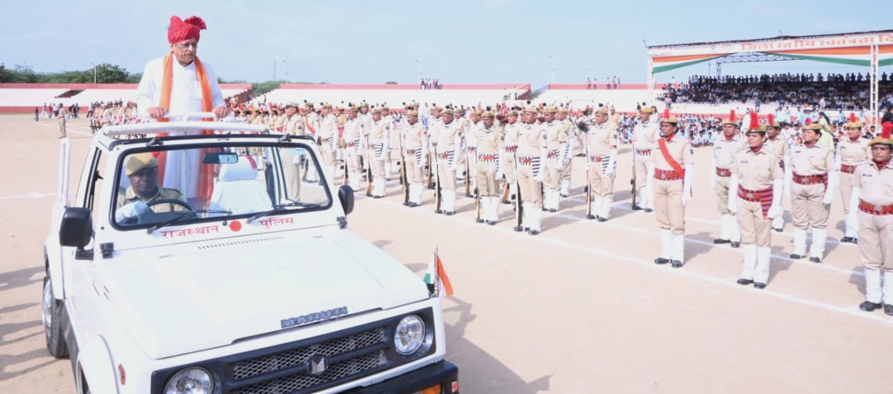 कैबिनेट मंत्री जोराराम कुमावत ने ध्वजारोहण कर 99 प्रतिभाओं को किया सम्मानित