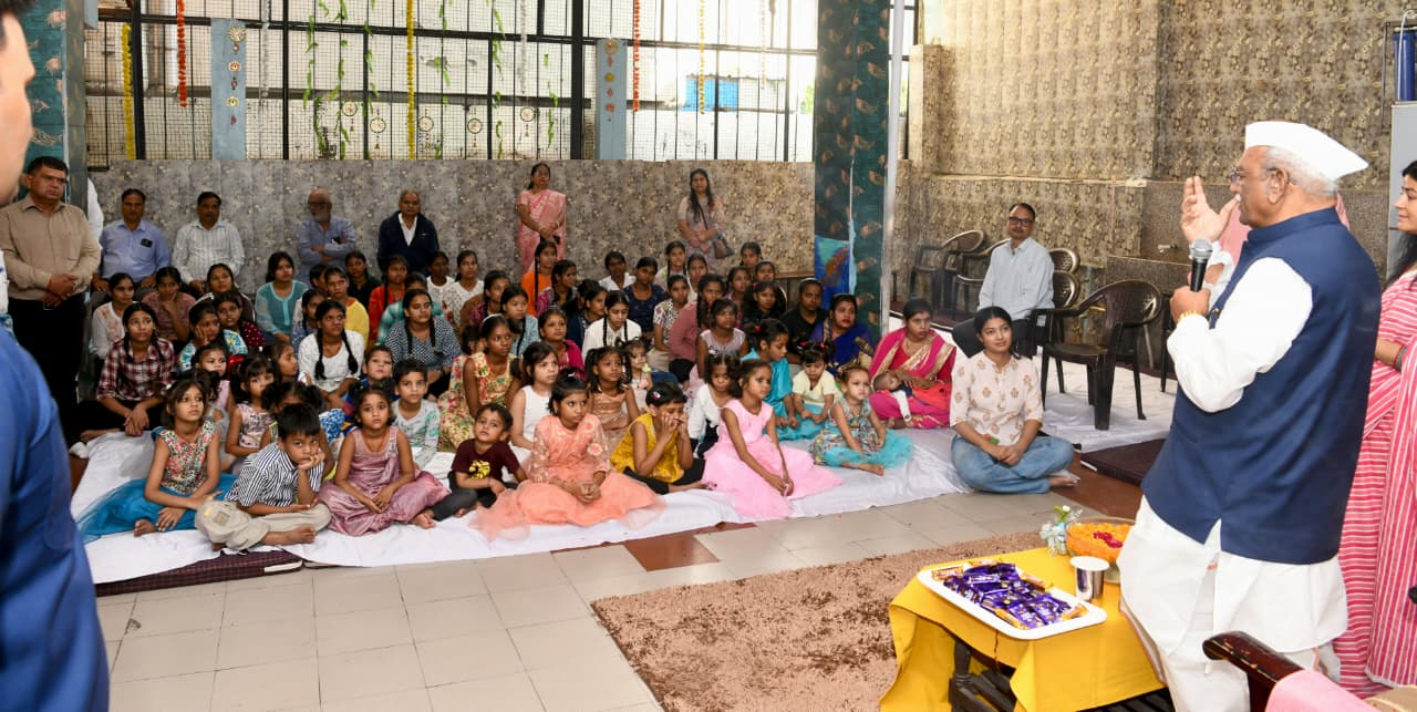 राज्यपाल 'सुरमन संस्थान' पहुंचे, निराश्रित बच्चों से संवाद किया