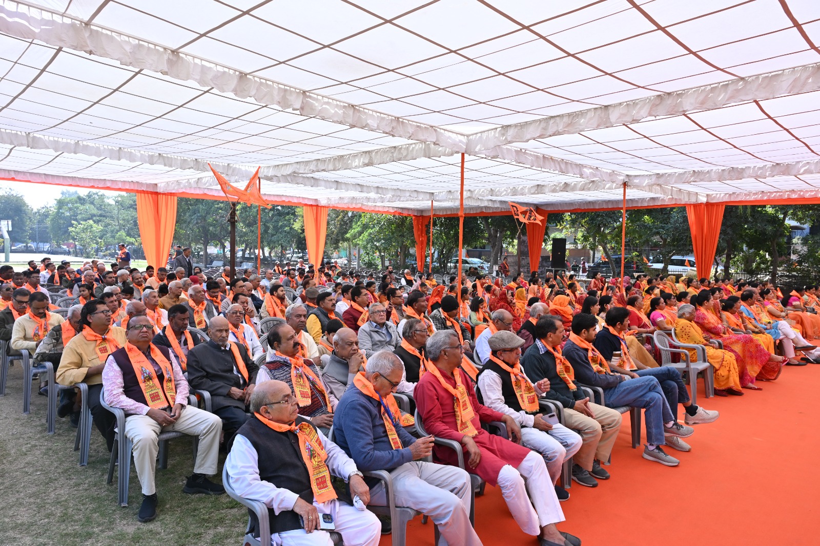 विराट हिन्दू सम्मेलन में पर्यावरण सेवक, गौसेवक व वीर सैनिक परिवार सम्मानित