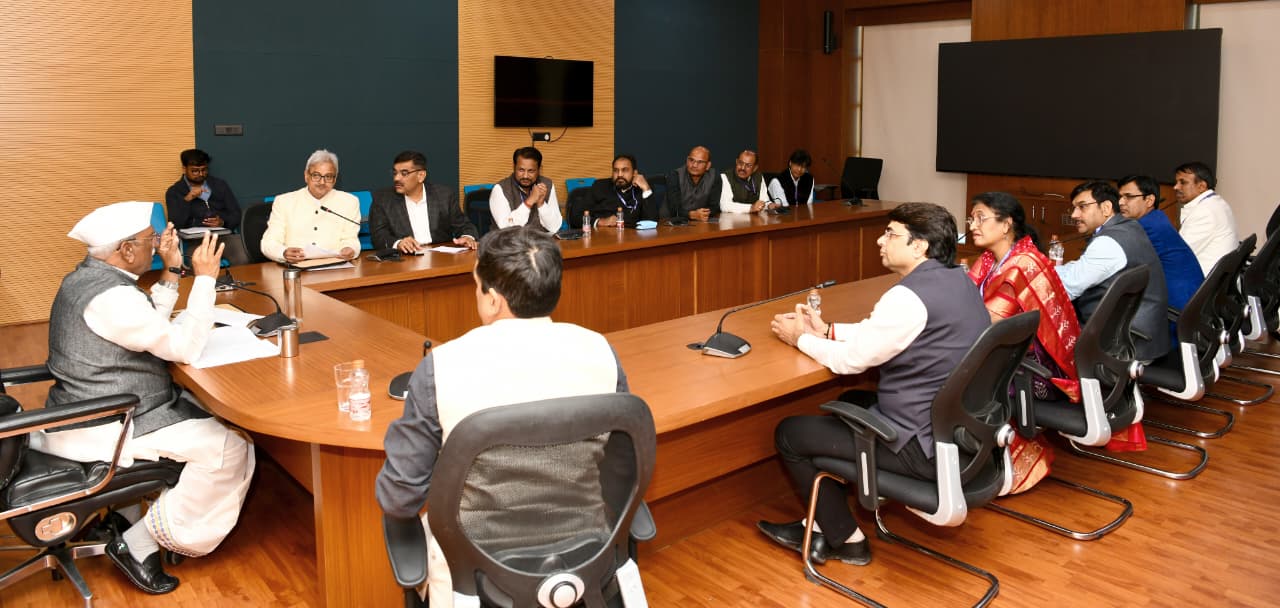 विद्यार्थियों की उपस्थिति अनिवार्य हो, ज्ञान, चरित्र और कौशल आधारित शिक्षा सुनिश्चित की जाए-राज्यपाल