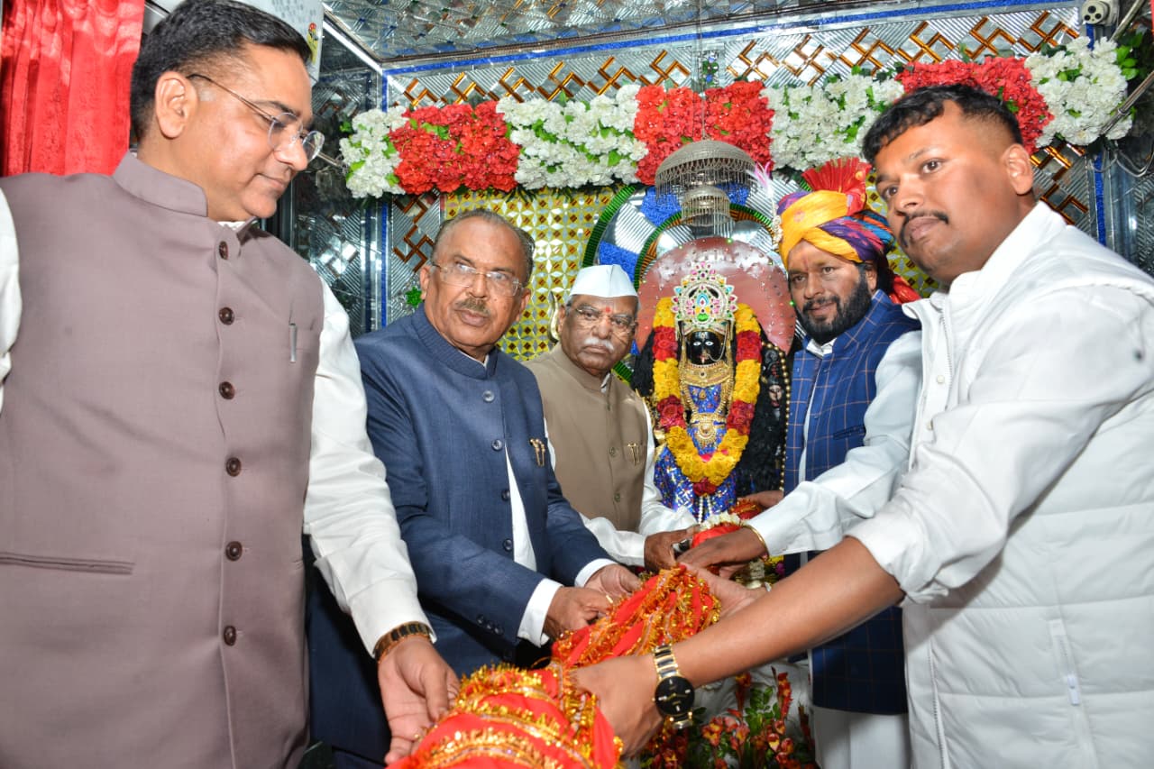 राज्यपाल बागडे ने राजगढ़ स्थित भैरव धाम पहुंचकर की वहां पूजा अर्चना