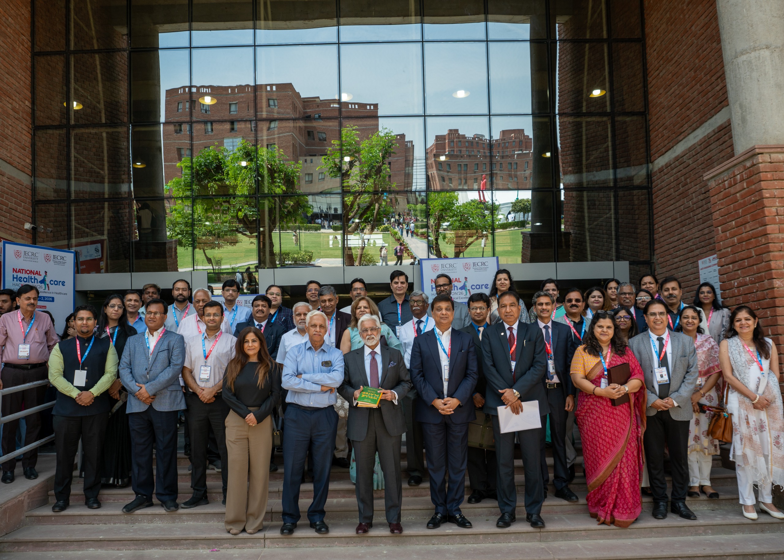 हेल्थकेयर चुनौतियों के समाधान में जुटी देशभर की टीमें