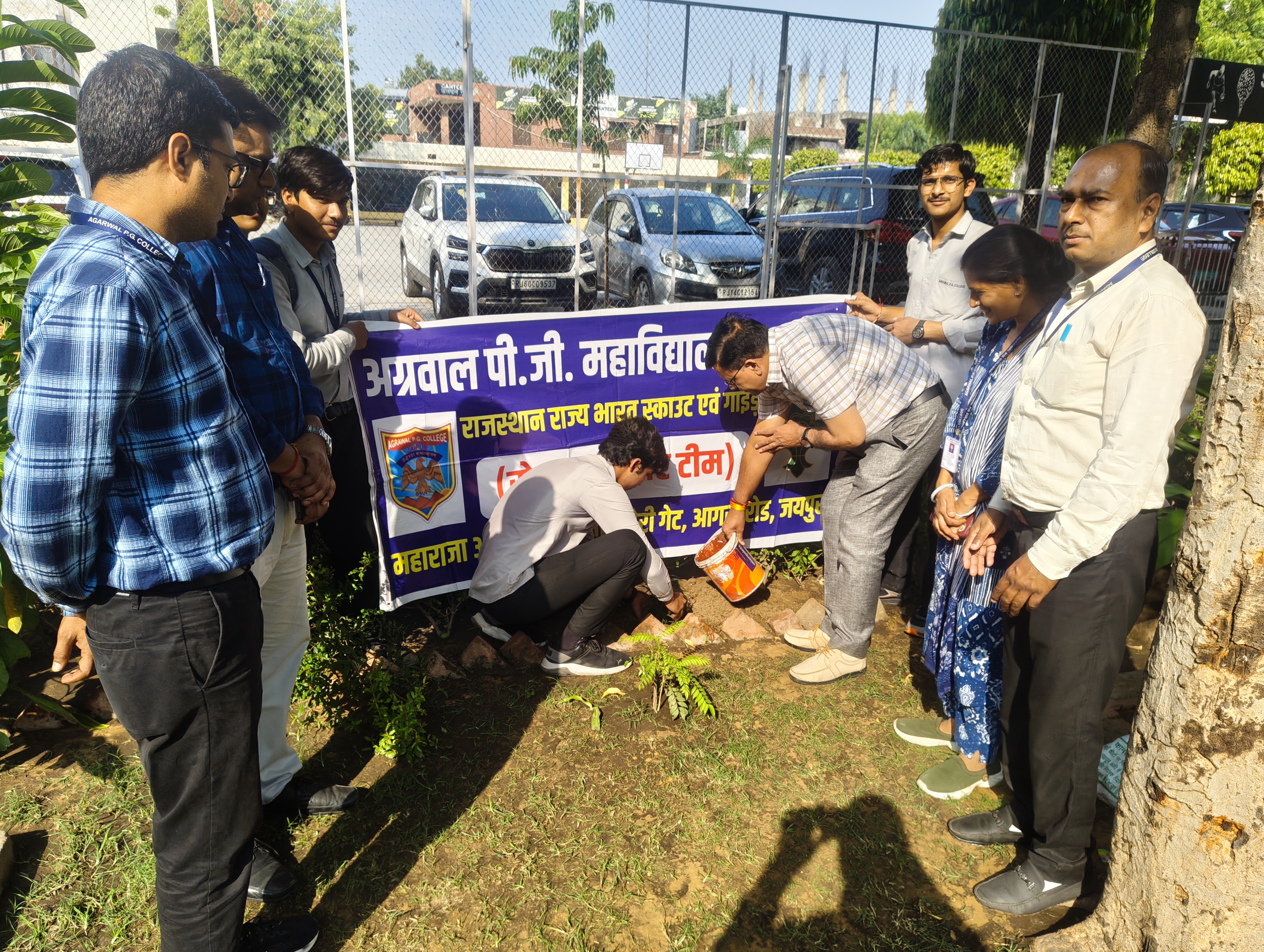 रेंजर्स एवं रोवर्स ग्रुप के छात्रों द्वारा छायादार एवं फलदार पौधारोपण कार्यक्रम आयोजित किया गया