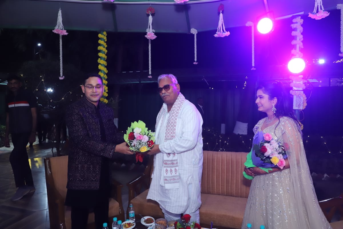 कोटा ग्रामीण जिले के पुलिस अधीक्षक सुजीत शंकर के विवाह समारोह में पहुंचे शिक्षा मंत्री मदन दिलावर