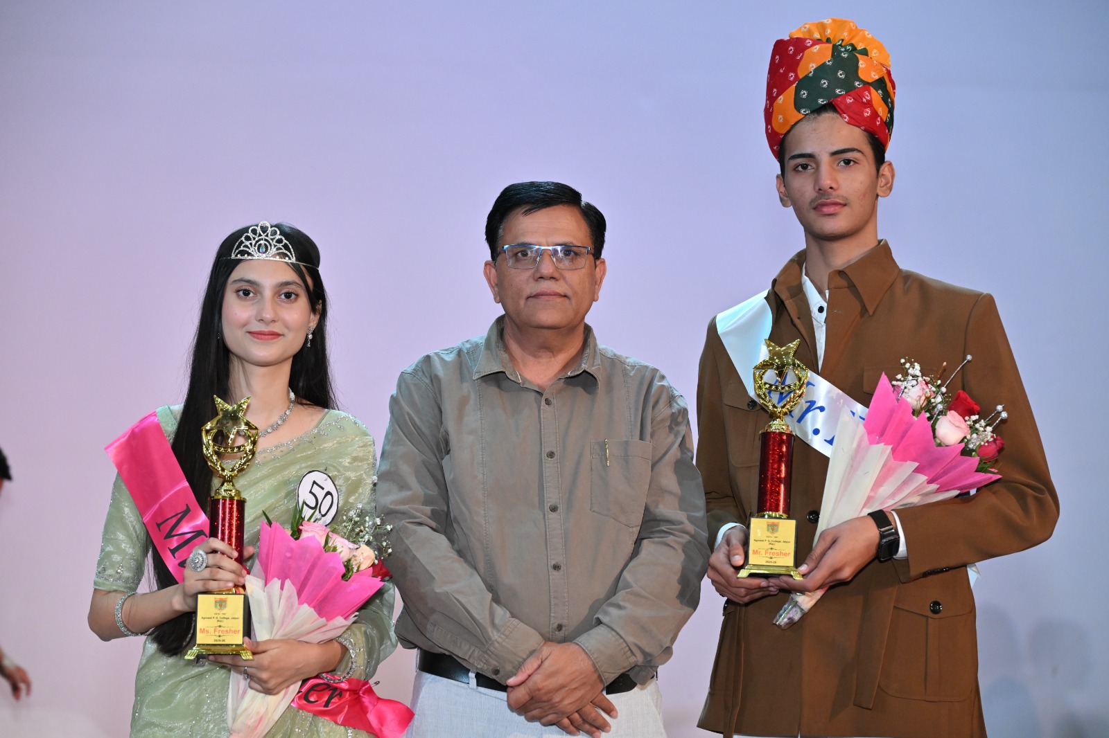 नए चेहरों का जलवा: कॉलेज ने ताज पहनाया - मिस्टर और मिस फ्रेशर 2025