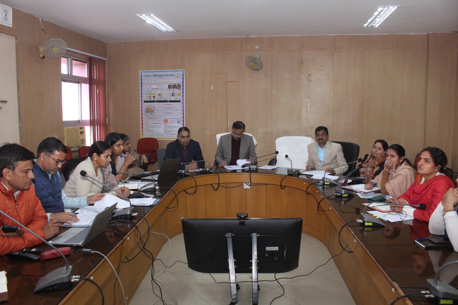 शासन सचिव ने की शिक्षा विभाग के कार्यों की समीक्षा