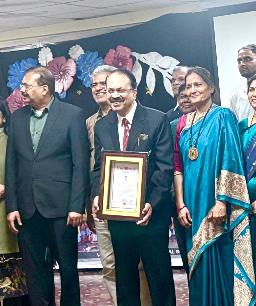 कायस्थ चैरिटेबल ट्रस्ट ने प्रदान किया लाइफ टाइम अचीवमेंट अवार्ड