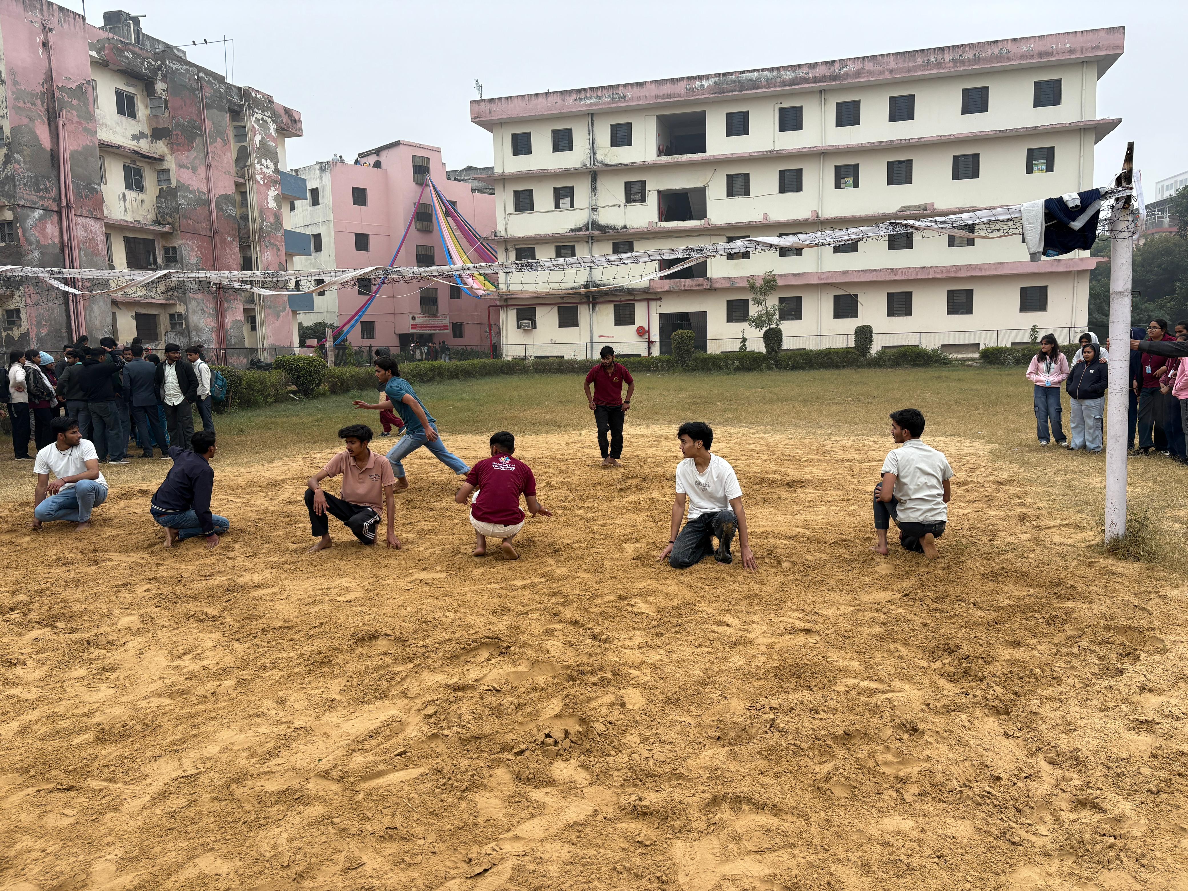 दीपशिखा कॉलेज में समाजोपयोगी शिविर का सफल आयोजन किया गया