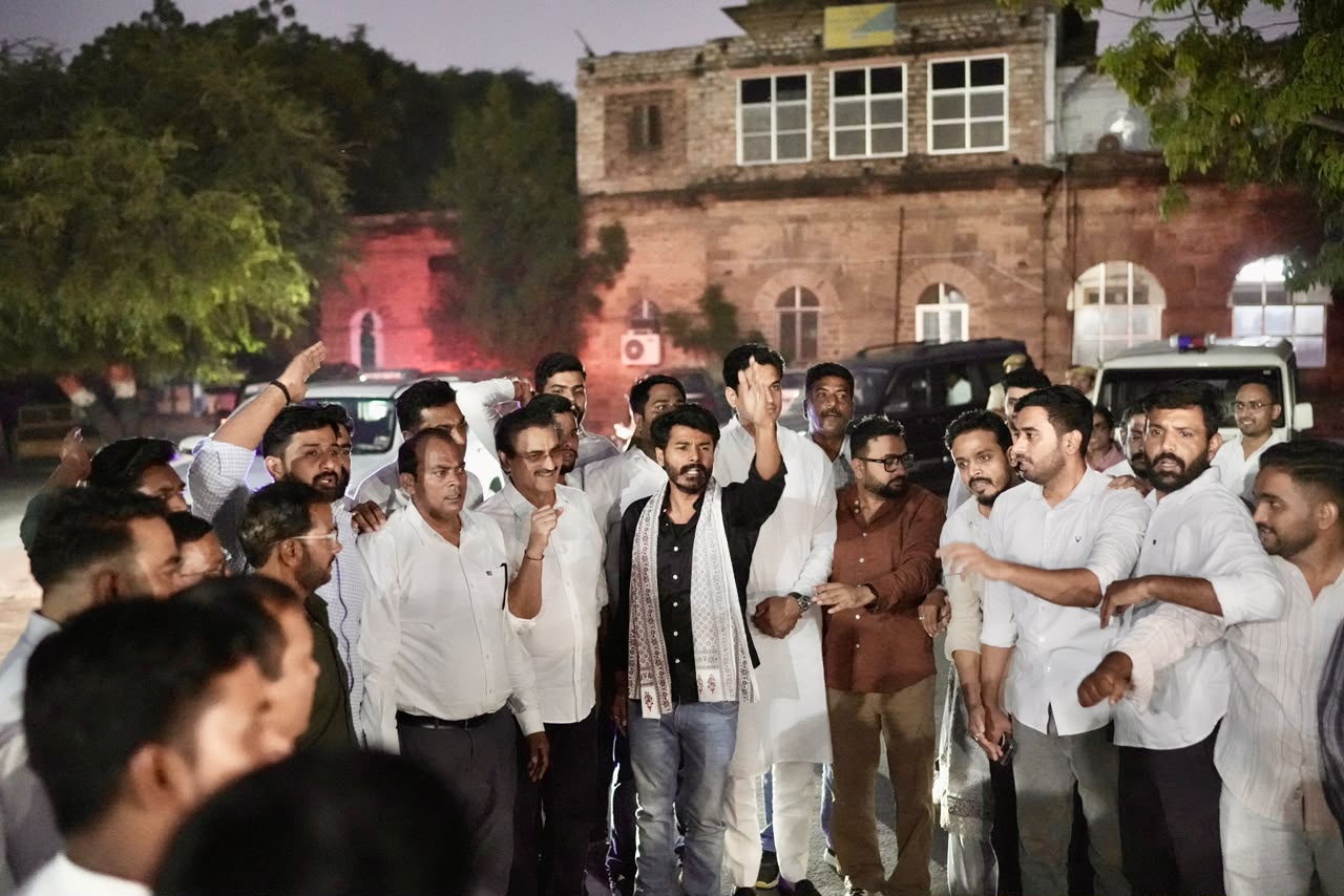 भाजपा प्रदेशाध्यक्ष मदन राठौड़ के पाकिस्तान प्रेम वाले शर्मनाक वक्तव्य के खिलाफ आवाज उठा रहे युवा कांग्रेस को भाजपा सरकार की पुलिस ने अलोकतांत्रिक ढंग से गिरफ्तार कर लिया