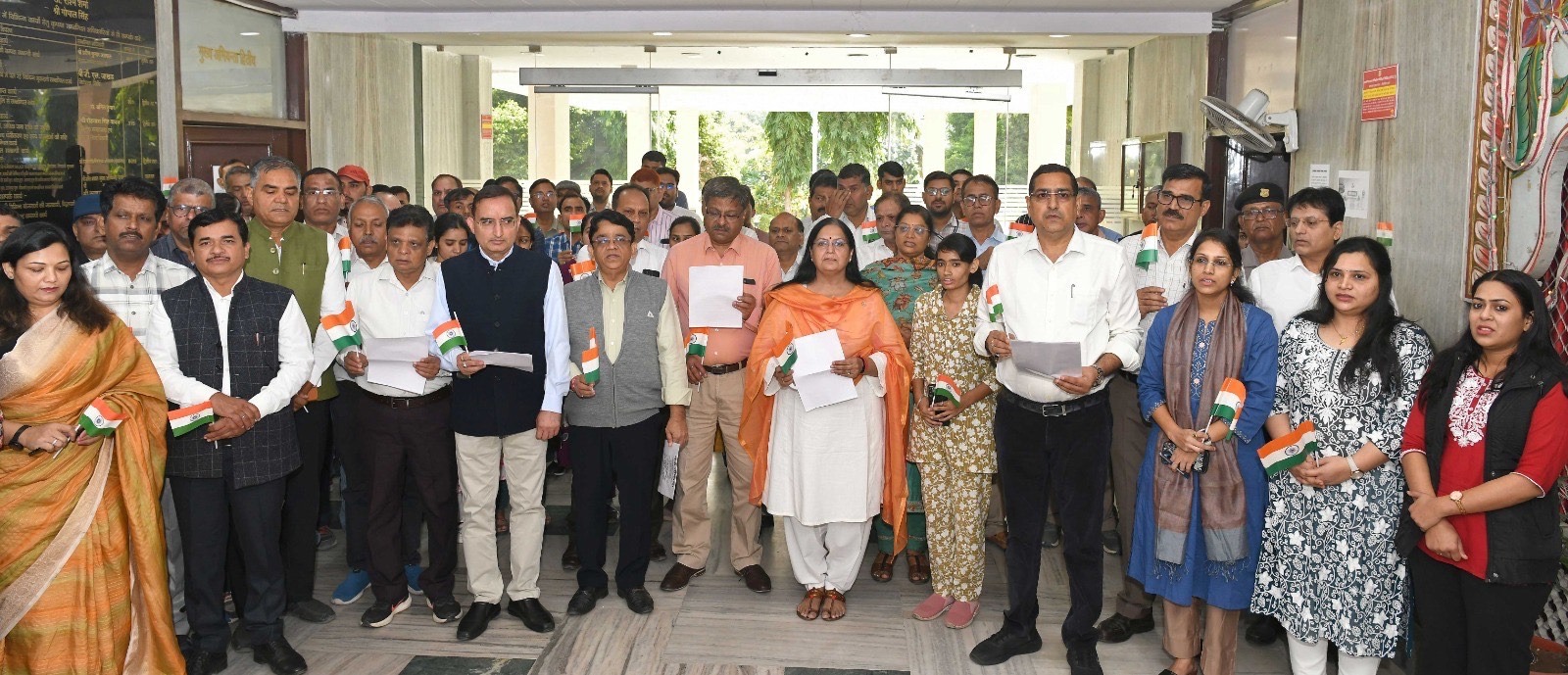 वन्देमातरम के दिव्य एवं भव्य जयघोष से गुंजायमान हुआ आवासन भवन