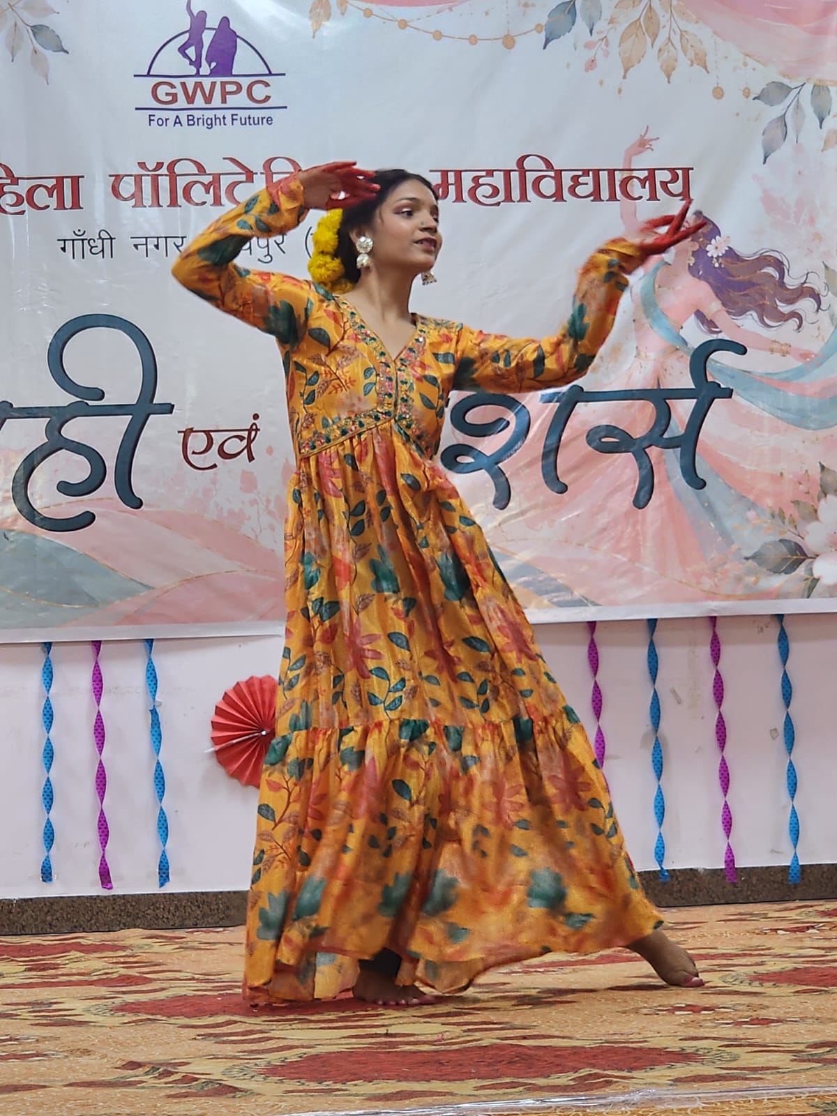आरोही-2026 में छात्राओं ने जमाया रंग; कनक बारी बनीं मिस फ्रेशर