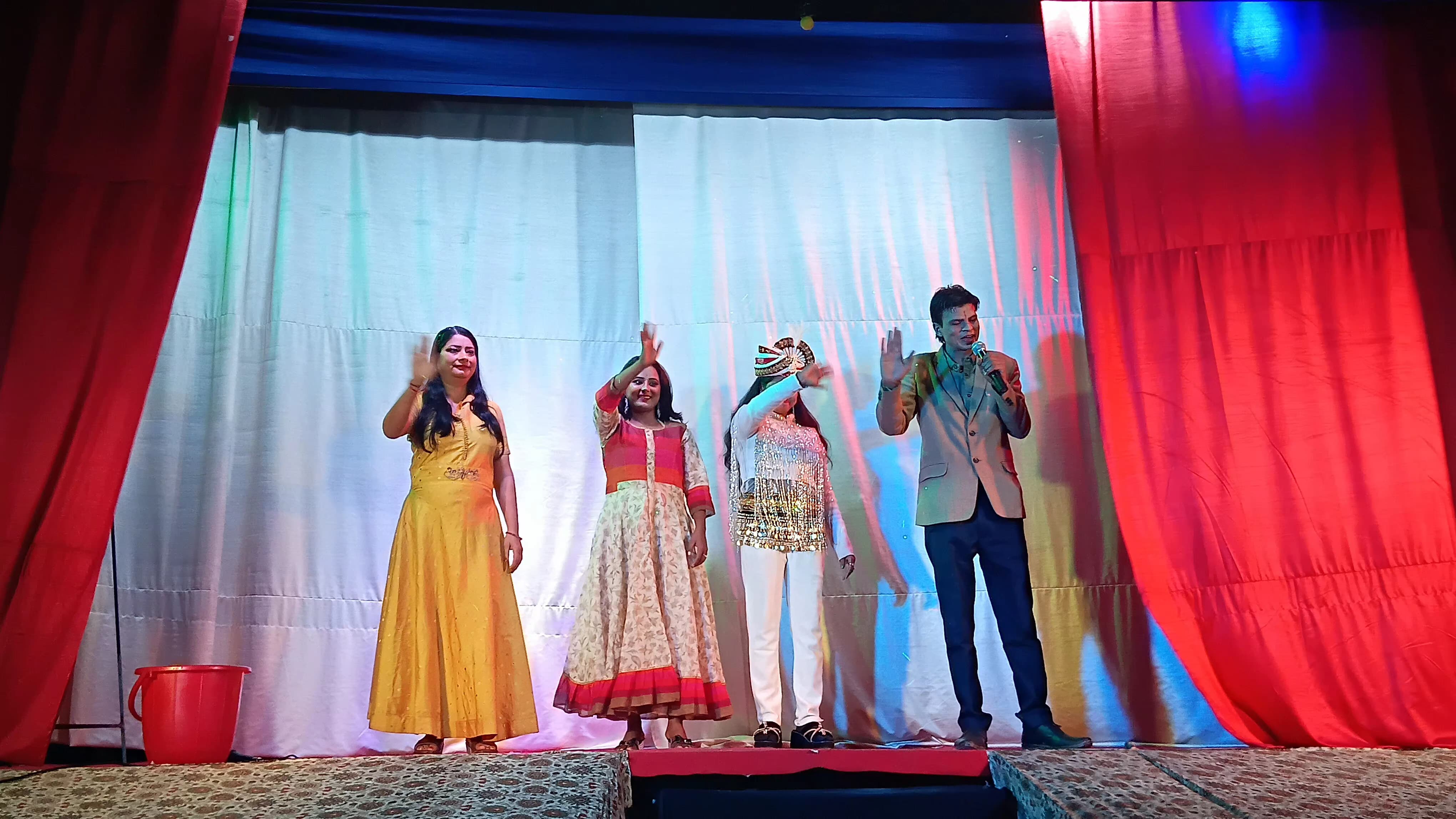 विश्व प्रसिद्ध जादूगर विकास ओर समां का किया सम्मान