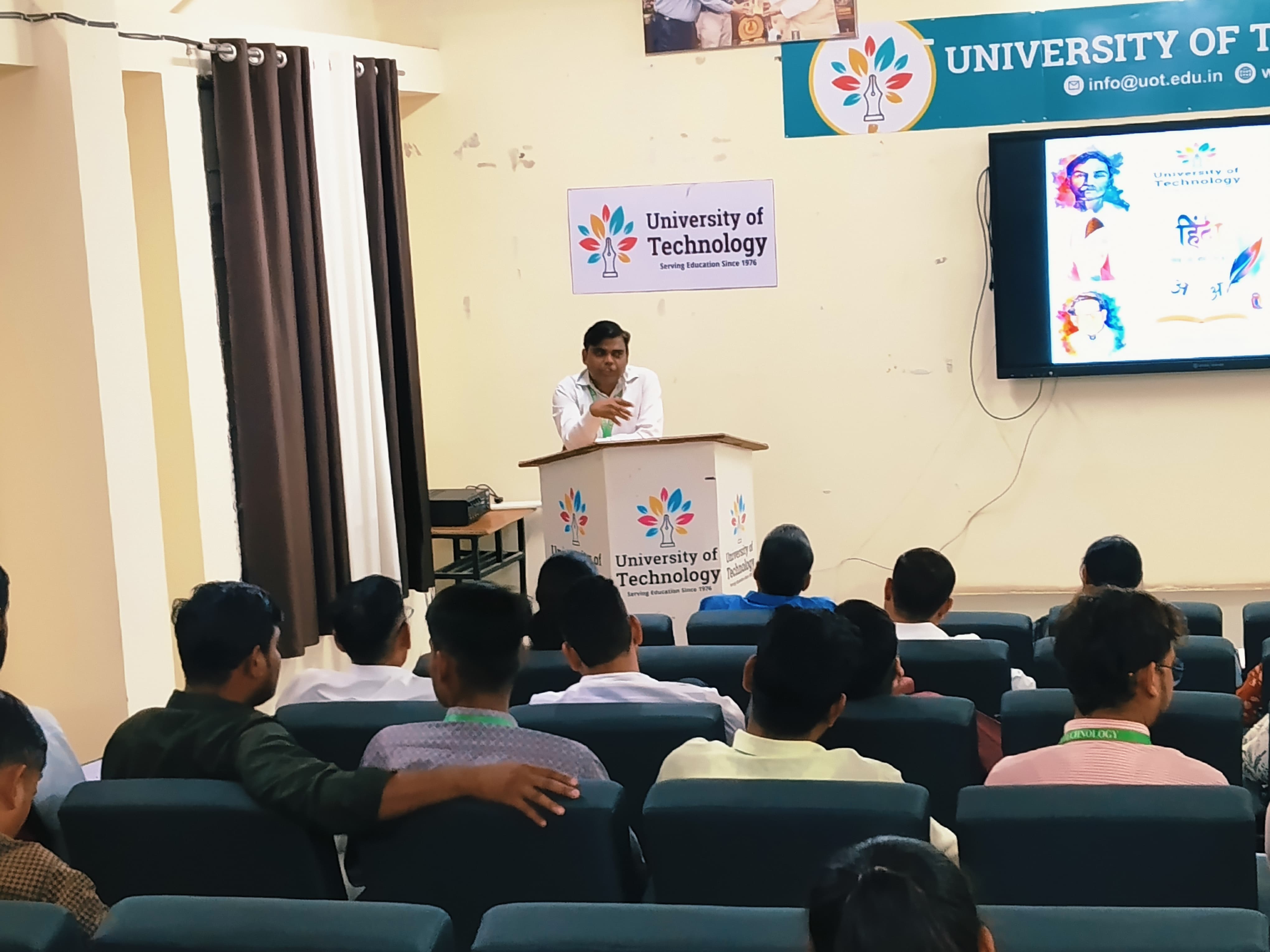 यूनिवर्सिटी ऑफ टेक्नोलॉजी, जयपुर में राष्ट्रीय हिंदी दिवस मनाया गया, हिन्दी का बड़ा रुतबा