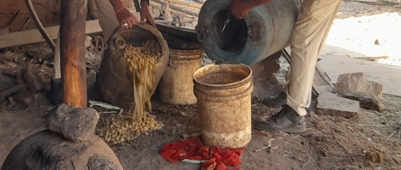विशेष निरोधात्मक अभियान, अवैध मदिरा पर कार्रवाई - वॉश नष्ट, हथकड़ शराब जब्त