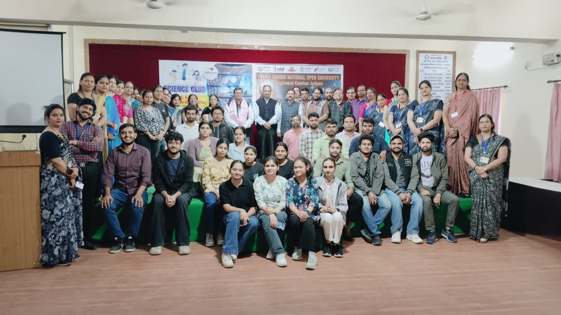 रोजमर्रा की जिंदगी में वैज्ञानिक सोच को तुरंत या शीघ्रता से अपनाना आसान नहीं है; यह एक समय लेने वाली प्रक्रिया है जिसे विज्ञान शिक्षा, वैज्ञानिक चर्चा और तर्कसंगत चिंतन के माध्यम से लागू और पूरा किया जा सकता है: - डॉ. कमलेश मीना