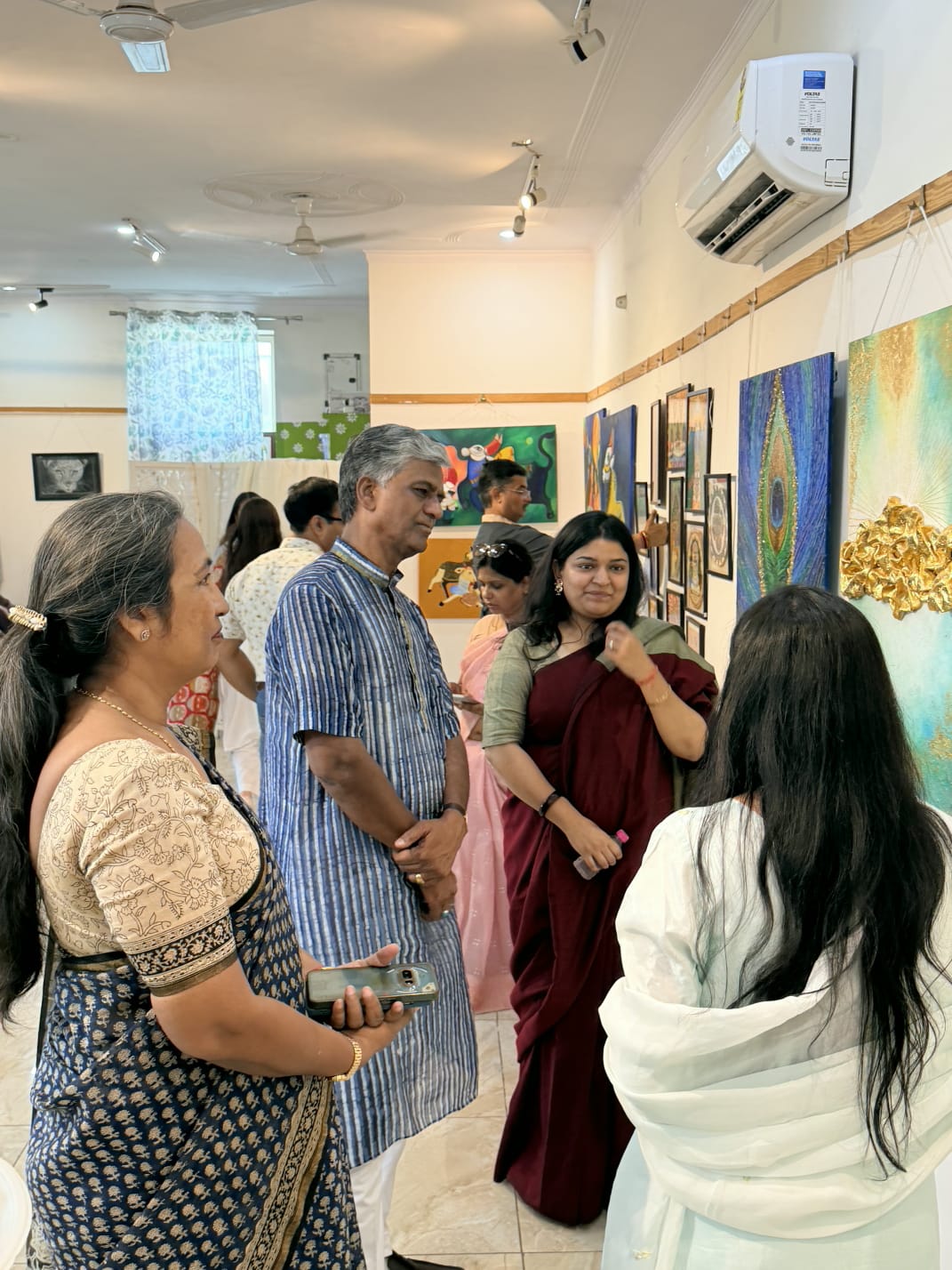 मंडला आर्ट गैलरी में 'नवकृति 5' का भव्य शुभारंभ, पहले ही दिन उमड़ी कला प्रेमियों की भीड़