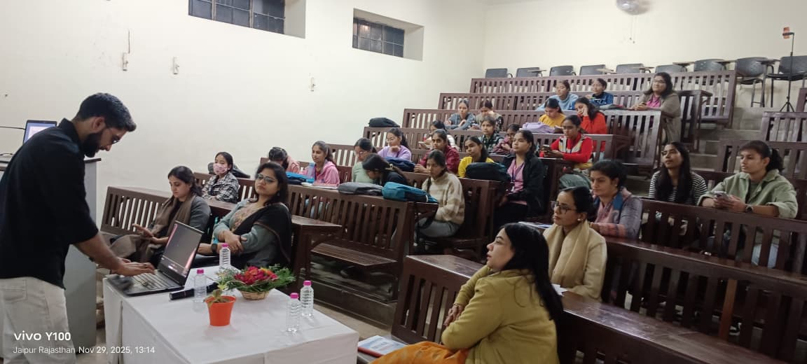 "फोन टू फिल्म: विजुअल क्रिएटिविटी" नामक सत्र का आयोजन