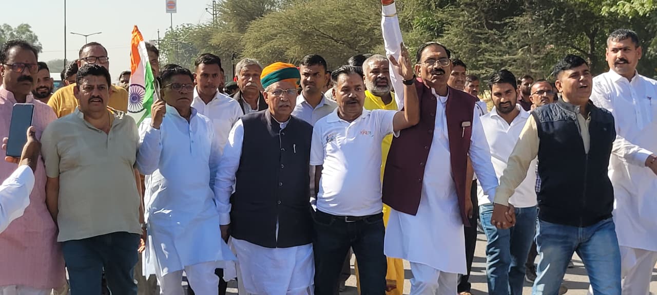 किसान भवन से कृषि विश्वविद्यालय तक पैदल चले केन्द्रीय मंत्री अर्जुन राम मेघवाल