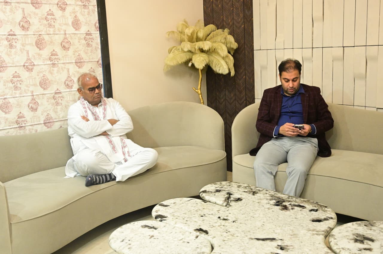 आचार्य धीरेंद्र शास्त्री के स्वागत के लिए चार धाम सज के तैयार