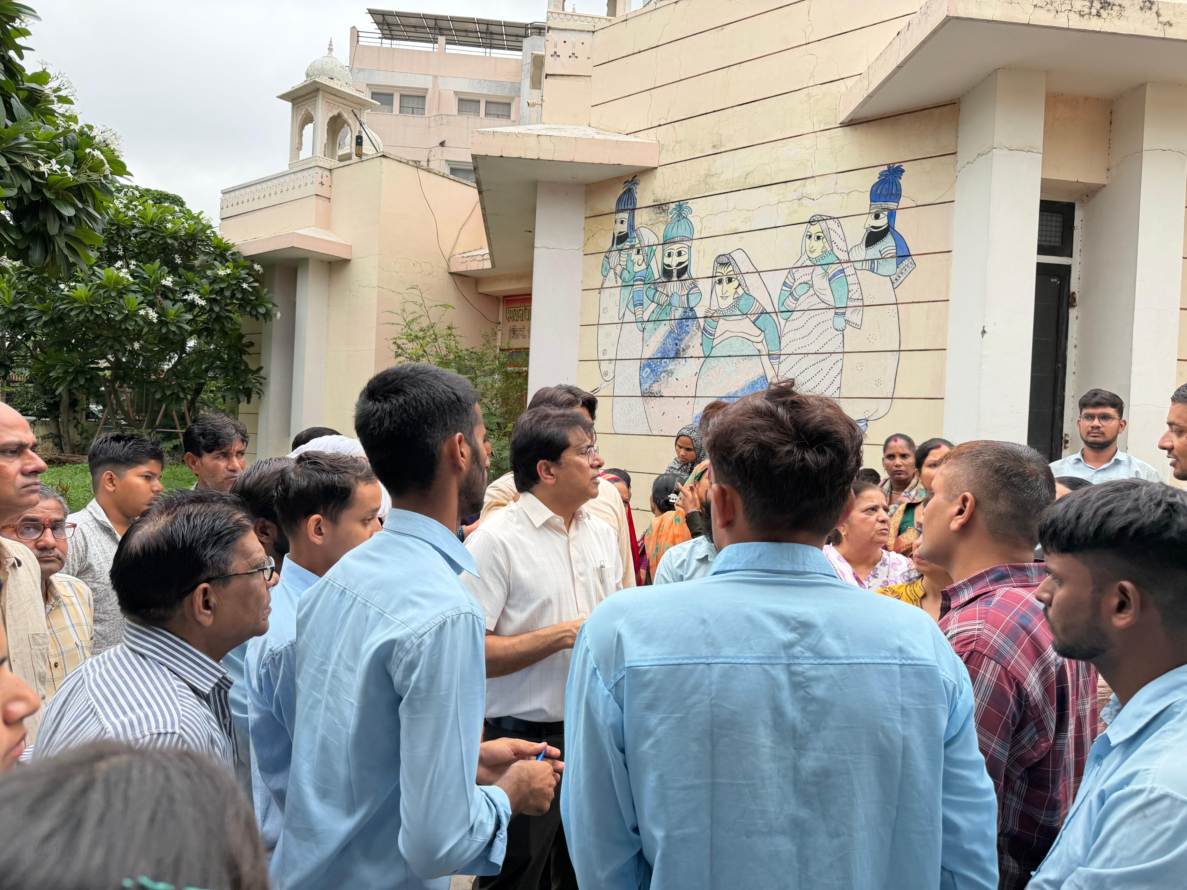 अतिरिक्त मुख्य सचिव स्कूल शिक्षा ने किया आनंदीलाल पोद्दार मूक-बधिर विद्यालय का निरीक्षण