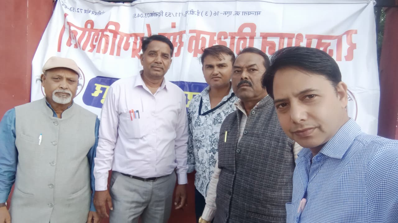 पुराने पेंशन स्कीम को बहाल करने की मांग पर शिक्षकों ने सौंपा ज्ञापन